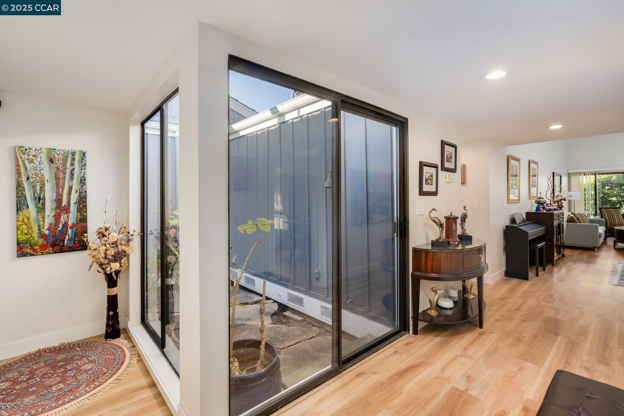 Detail Gallery Image 7 of 31 For 1942 Rancho Verde Circle E, Danville,  CA 94526 - 3 Beds | 2 Baths