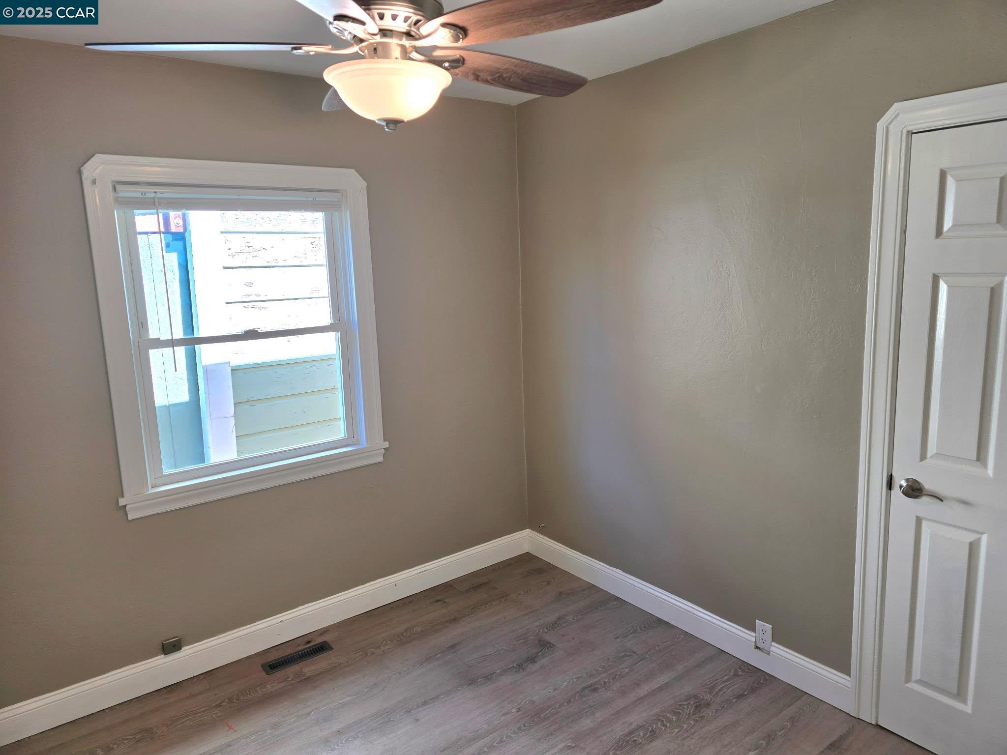 Detail Gallery Image 11 of 16 For 1129 Bishop St, Alameda,  CA 94501-5405 - 3 Beds | 1 Baths