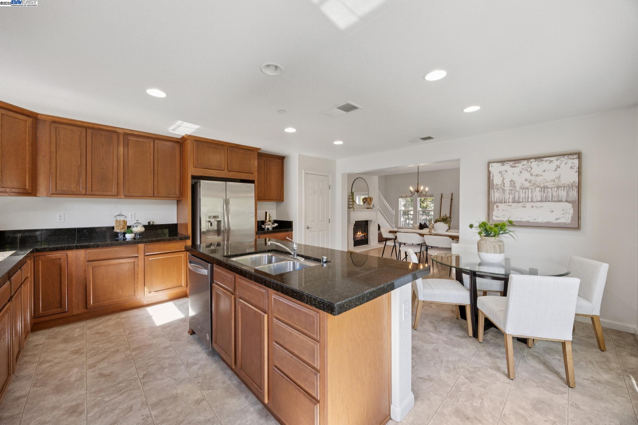 Detail Gallery Image 20 of 43 For 124 Montevina Way, Hayward,  CA 94545 - 3 Beds | 3/1 Baths