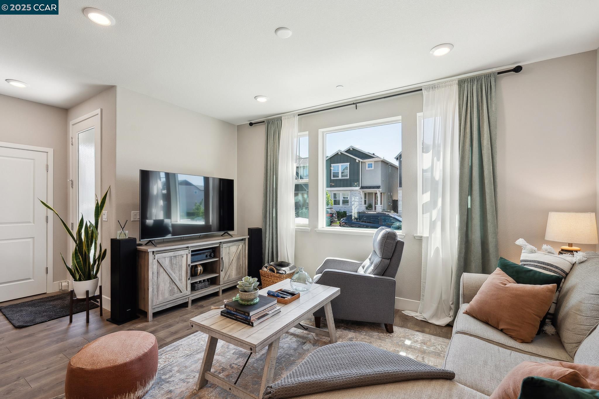 Detail Gallery Image 7 of 35 For 2940 Wheat Grass Street, Sacramento,  CA 95833 - 3 Beds | 2/1 Baths