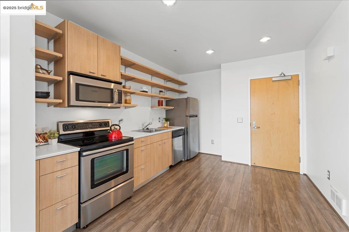 Detail Gallery Image 16 of 33 For 1201 Pine St #365,  Oakland,  CA 94607 - 1 Beds | 1 Baths