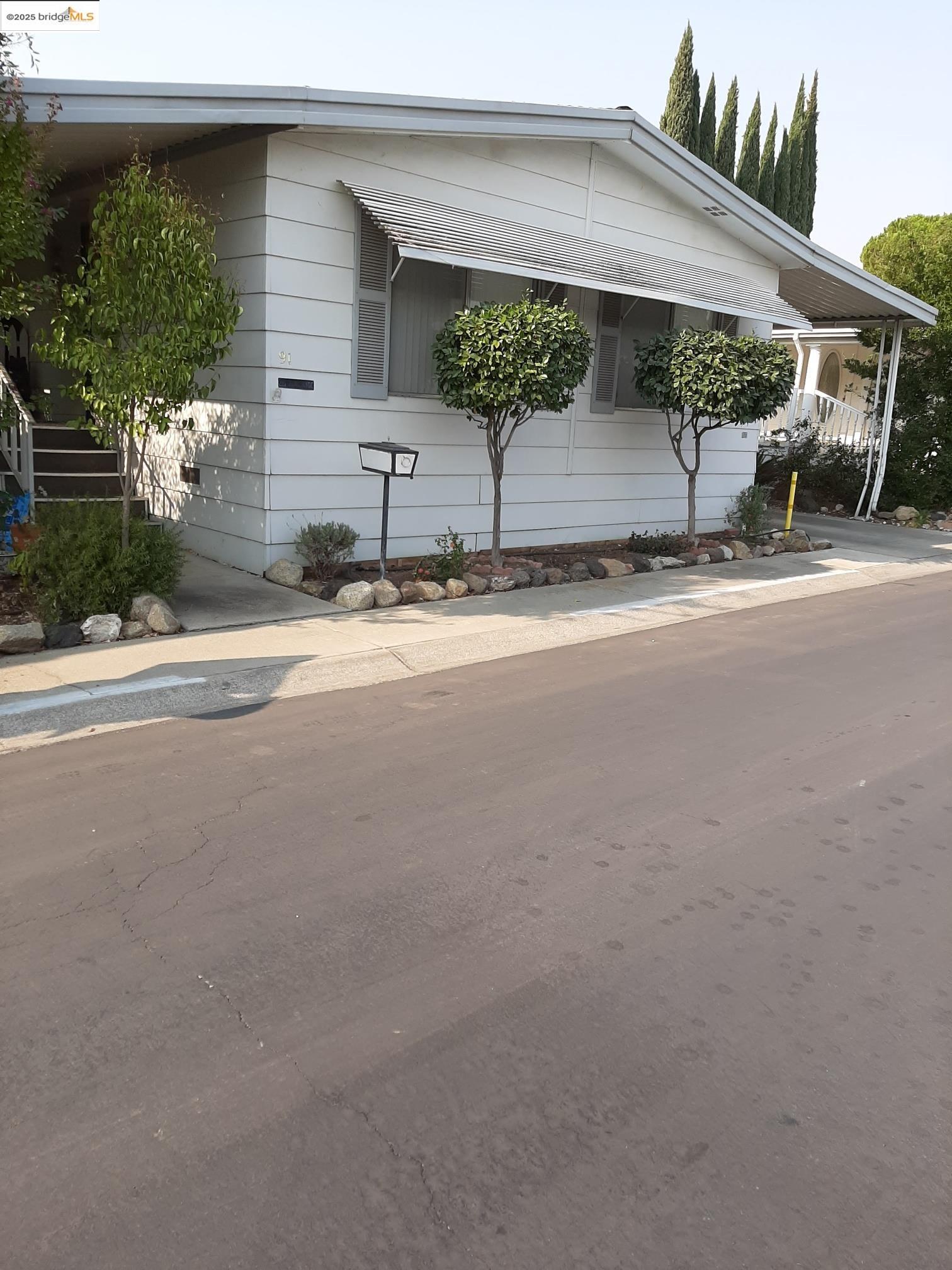 Front Image Thumbnail for EB41115168