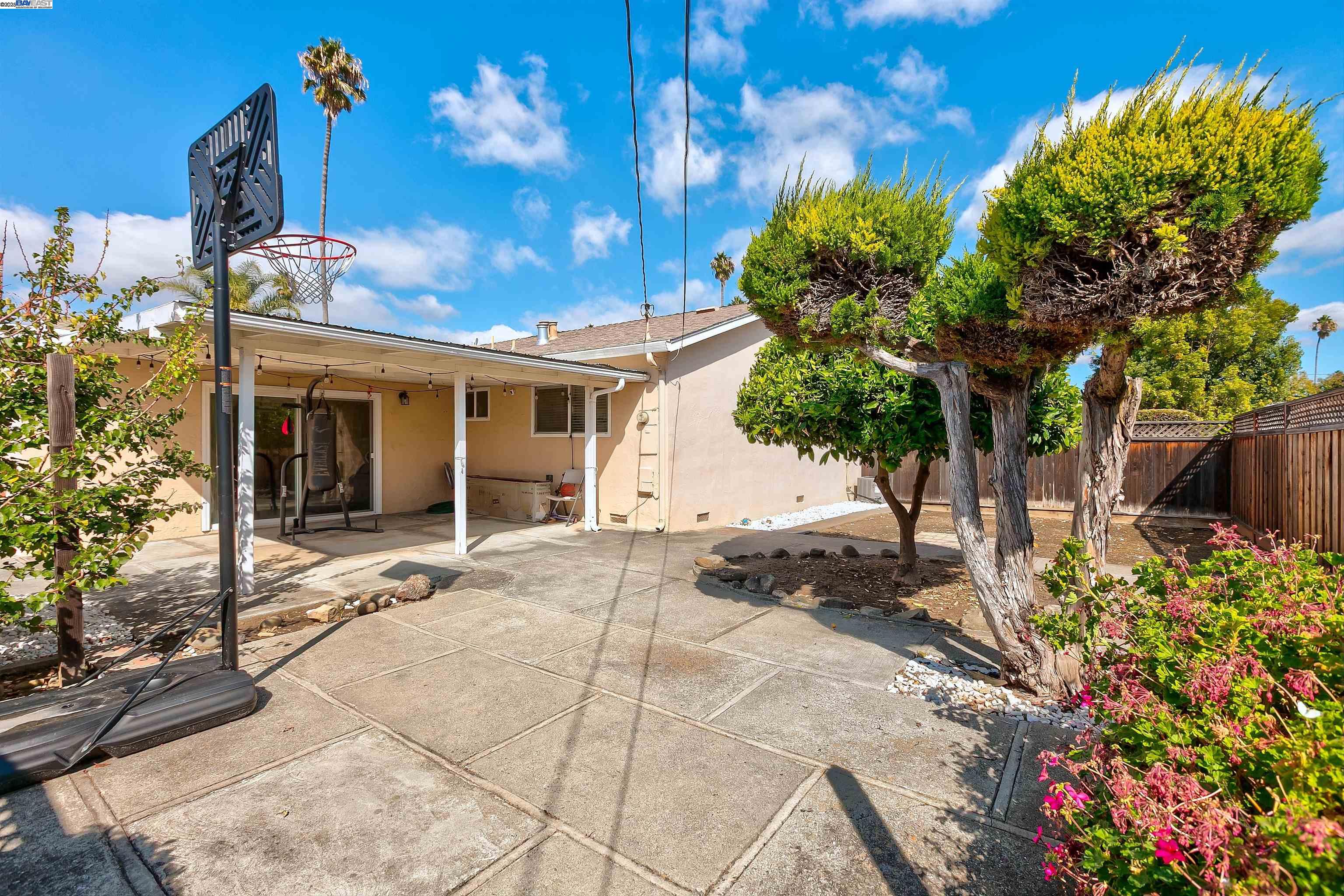 Detail Gallery Image 30 of 34 For 5330 Coco Palm Dr, Fremont,  CA 94538 - 4 Beds | 2 Baths