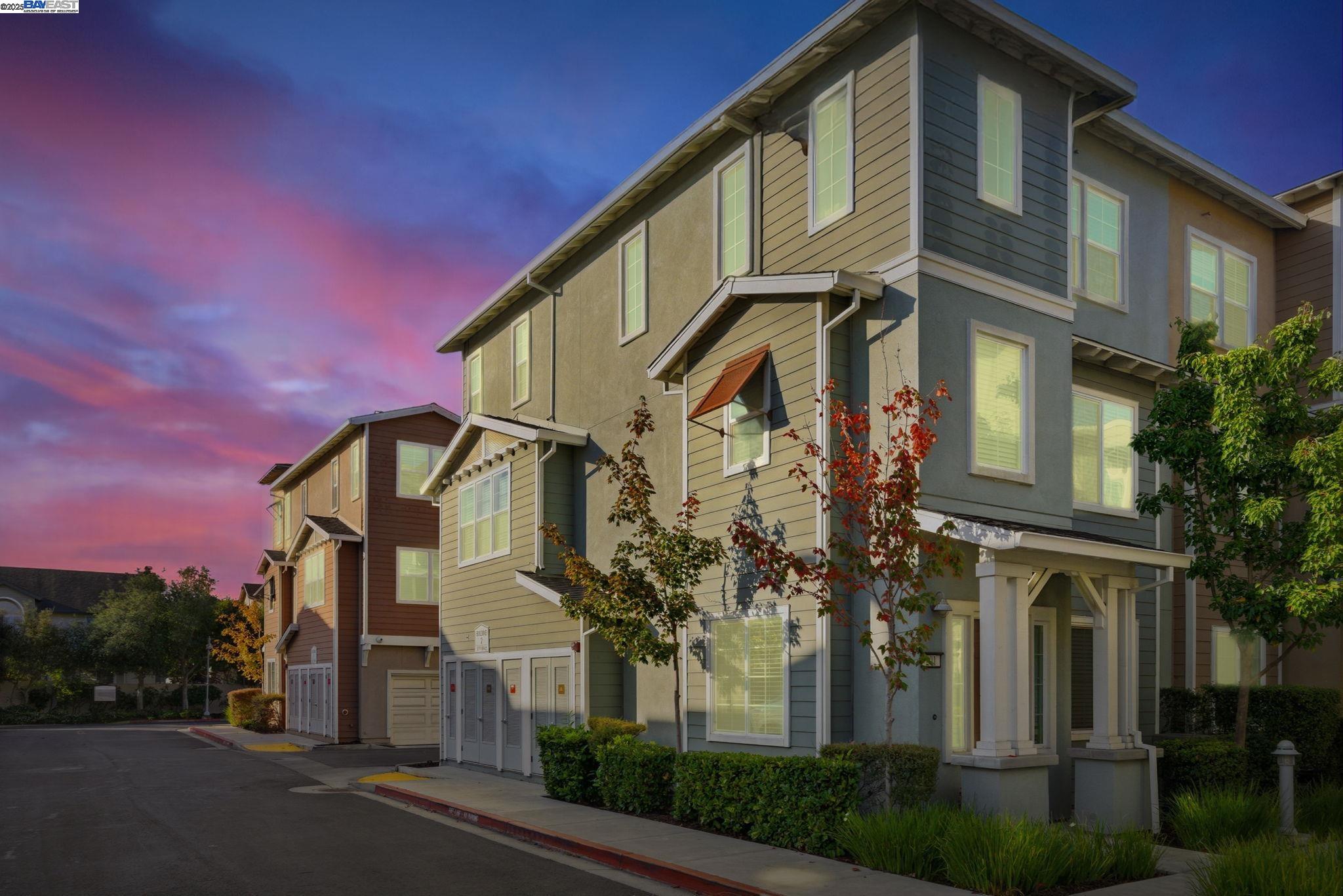 Detail Gallery Image 2 of 37 For 201 Jetty Dr, Richmond,  CA 94804 - 3 Beds | 3/1 Baths