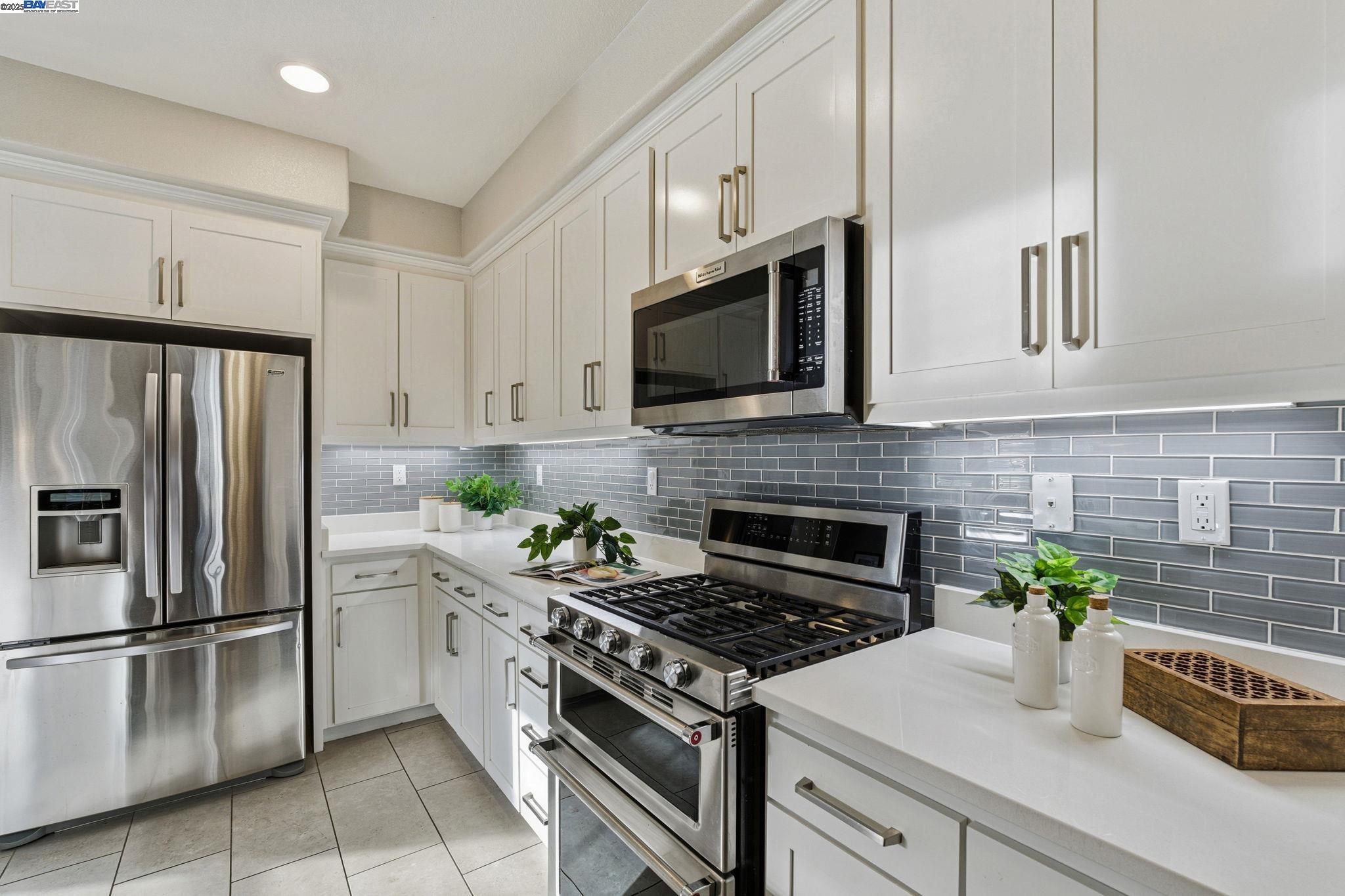 Detail Gallery Image 11 of 37 For 201 Jetty Dr, Richmond,  CA 94804 - 3 Beds | 3/1 Baths