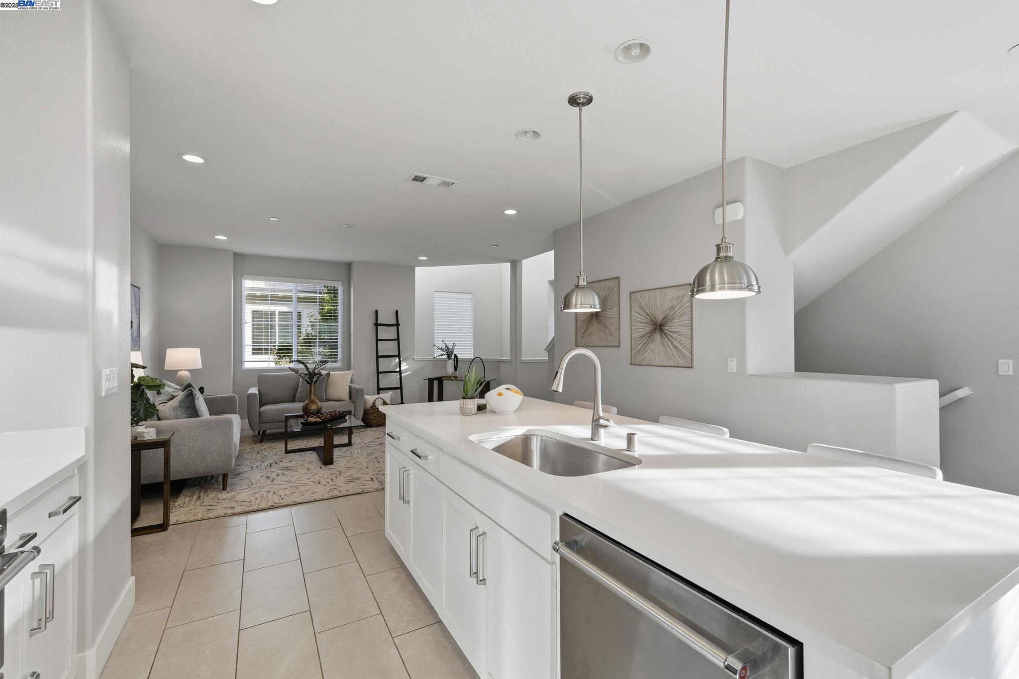 Detail Gallery Image 12 of 37 For 201 Jetty Dr, Richmond,  CA 94804 - 3 Beds | 3/1 Baths