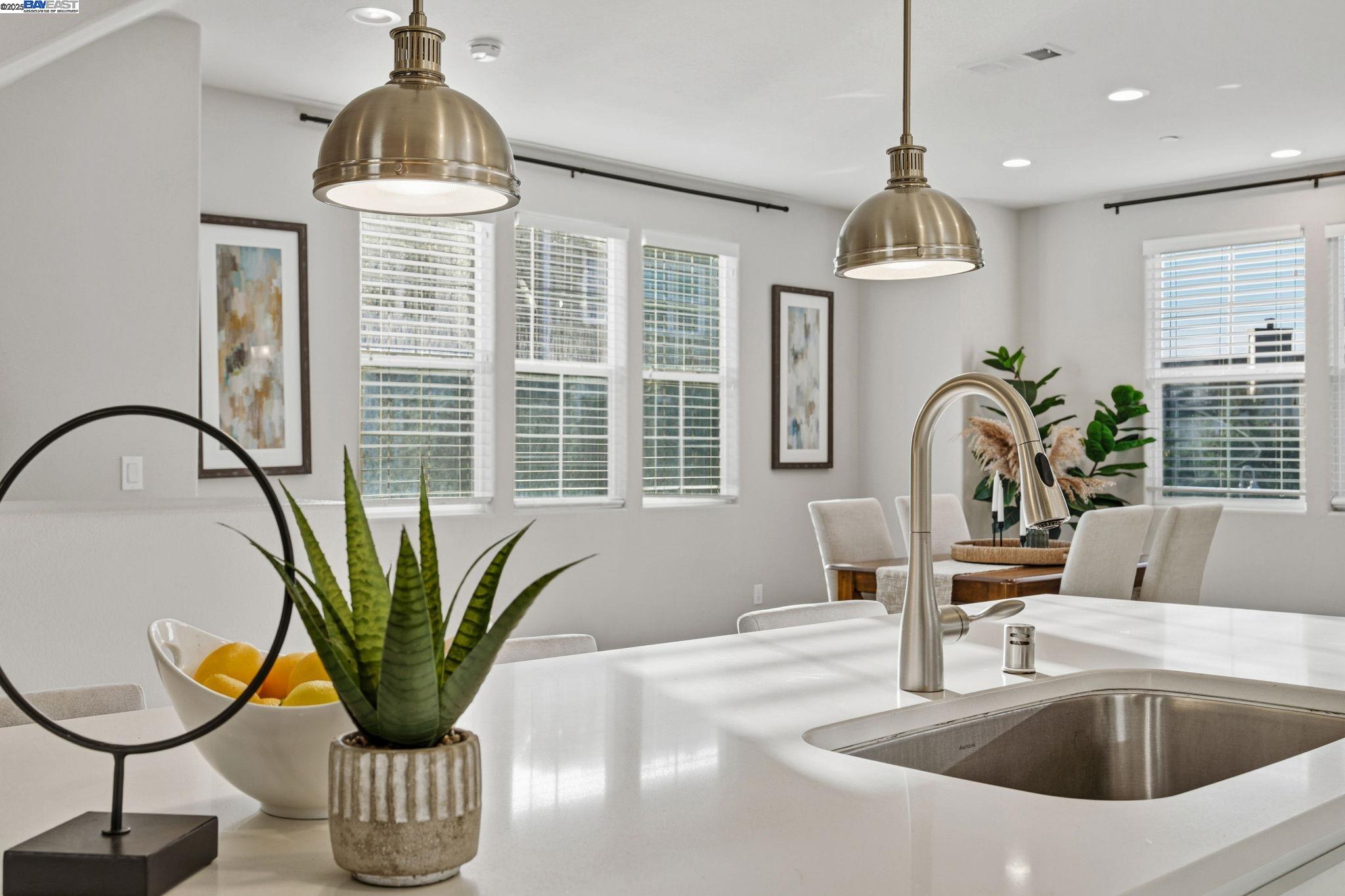 Detail Gallery Image 13 of 37 For 201 Jetty Dr, Richmond,  CA 94804 - 3 Beds | 3/1 Baths