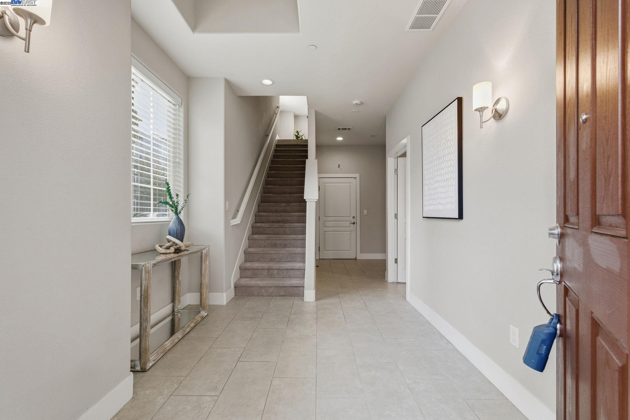 Detail Gallery Image 4 of 37 For 201 Jetty Dr, Richmond,  CA 94804 - 3 Beds | 3/1 Baths