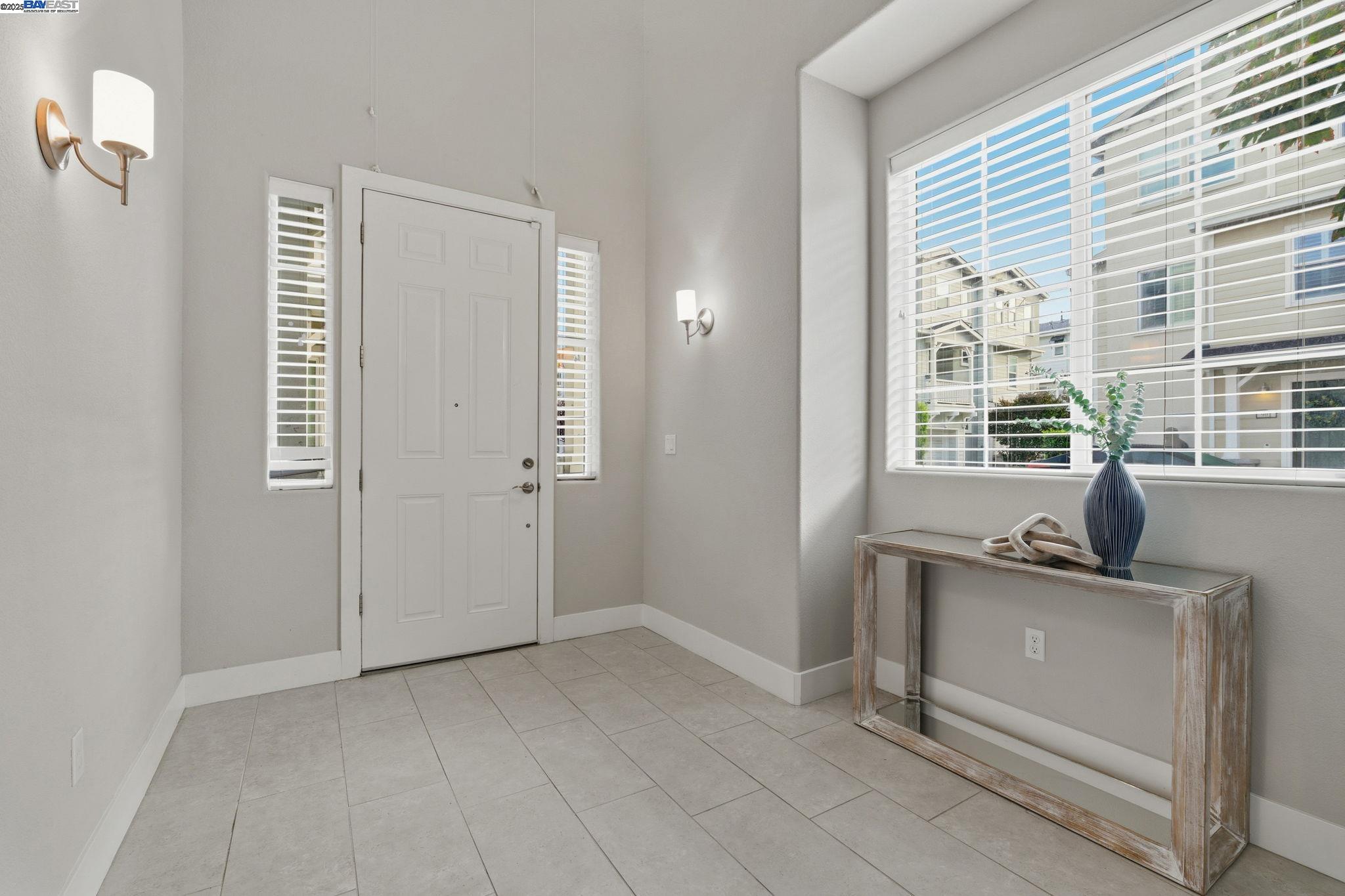 Detail Gallery Image 5 of 37 For 201 Jetty Dr, Richmond,  CA 94804 - 3 Beds | 3/1 Baths