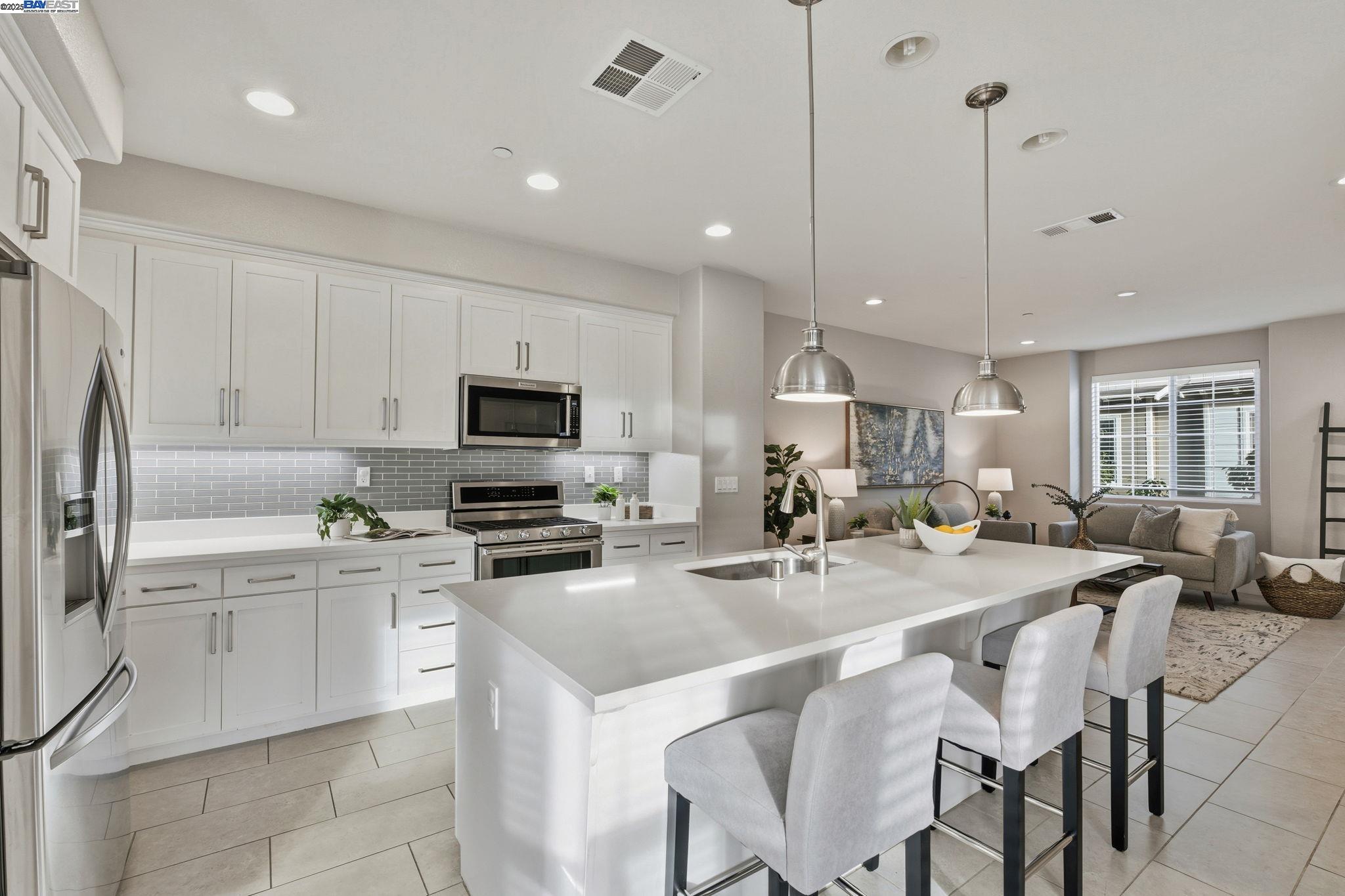 Detail Gallery Image 8 of 37 For 201 Jetty Dr, Richmond,  CA 94804 - 3 Beds | 3/1 Baths