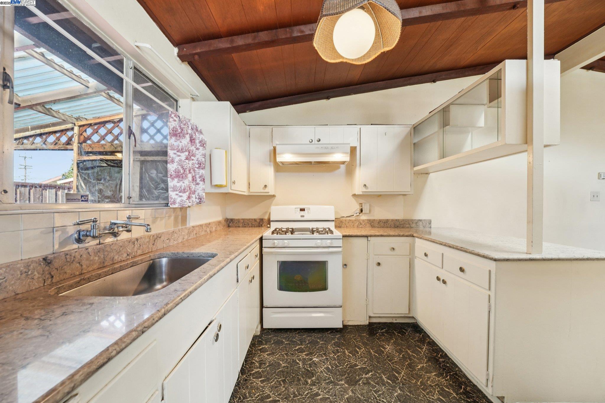 Detail Gallery Image 15 of 49 For 27342 Capri Ave, Hayward,  CA 94545 - 3 Beds | 2 Baths