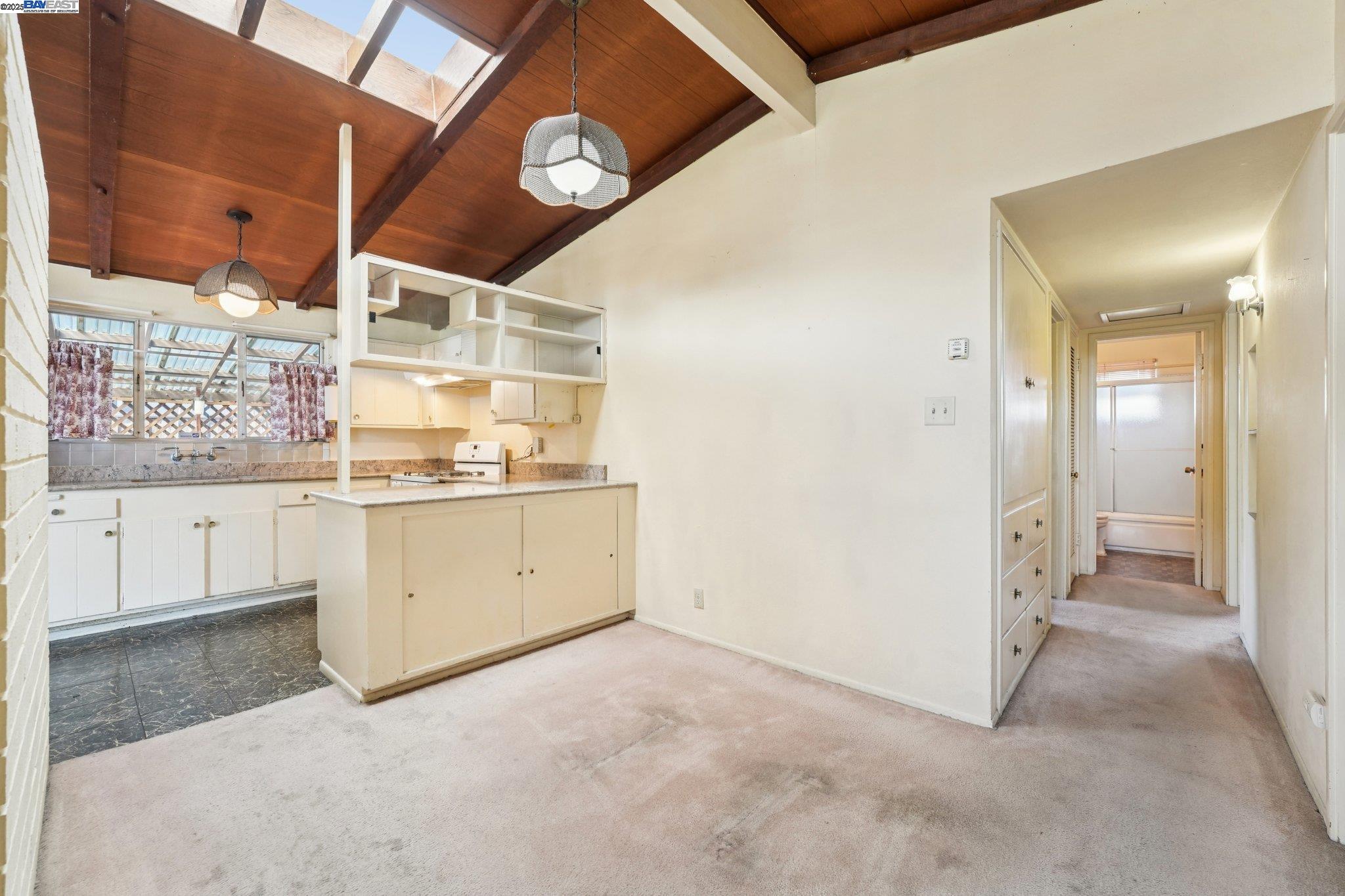 Detail Gallery Image 4 of 49 For 27342 Capri Ave, Hayward,  CA 94545 - 3 Beds | 2 Baths