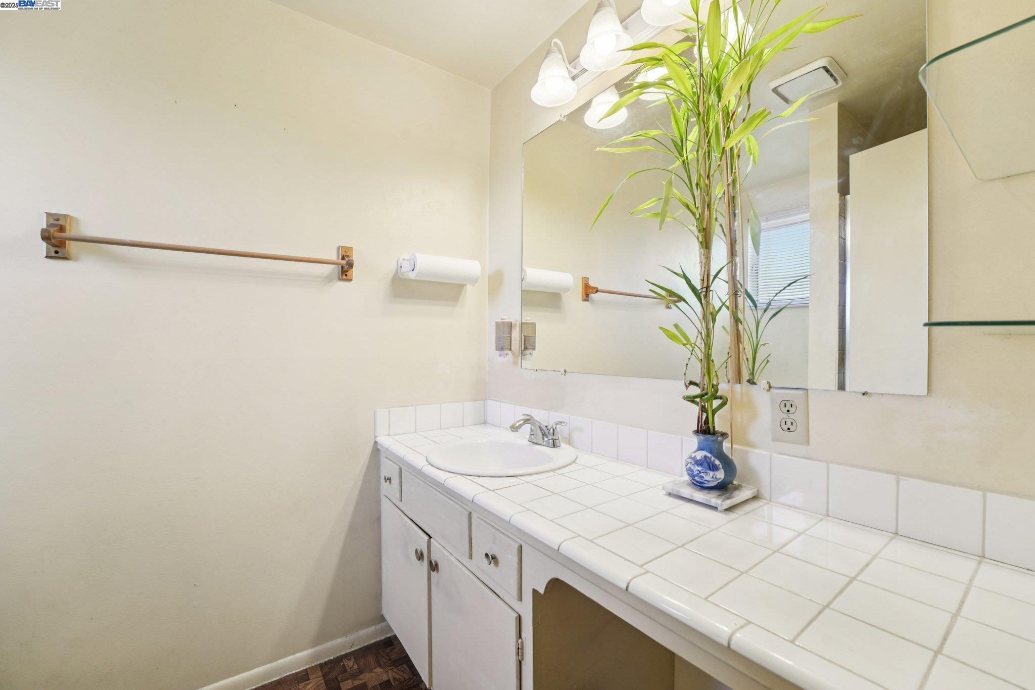 Detail Gallery Image 25 of 49 For 27342 Capri Ave, Hayward,  CA 94545 - 3 Beds | 2 Baths