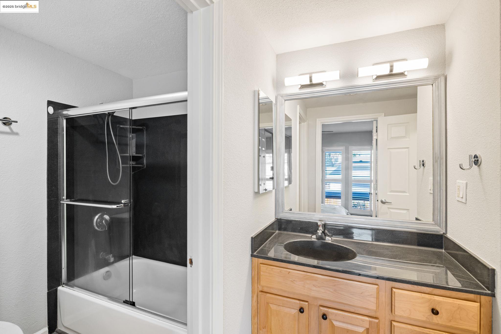 Detail Gallery Image 13 of 39 For 155 Sharene Ln #111,  Walnut Creek,  CA 94596 - 1 Beds | 1 Baths