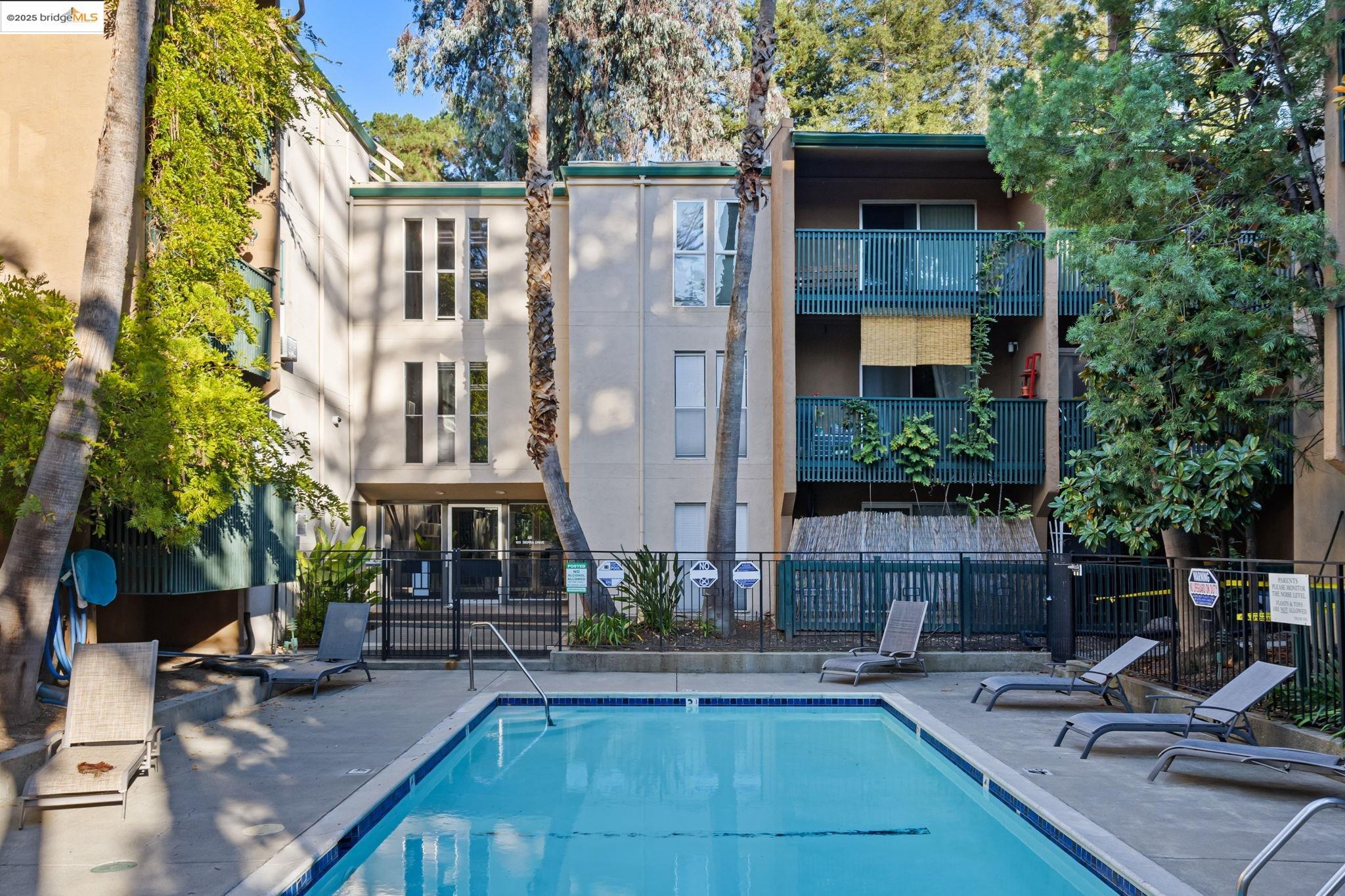 Detail Gallery Image 33 of 39 For 155 Sharene Ln #111,  Walnut Creek,  CA 94596 - 1 Beds | 1 Baths