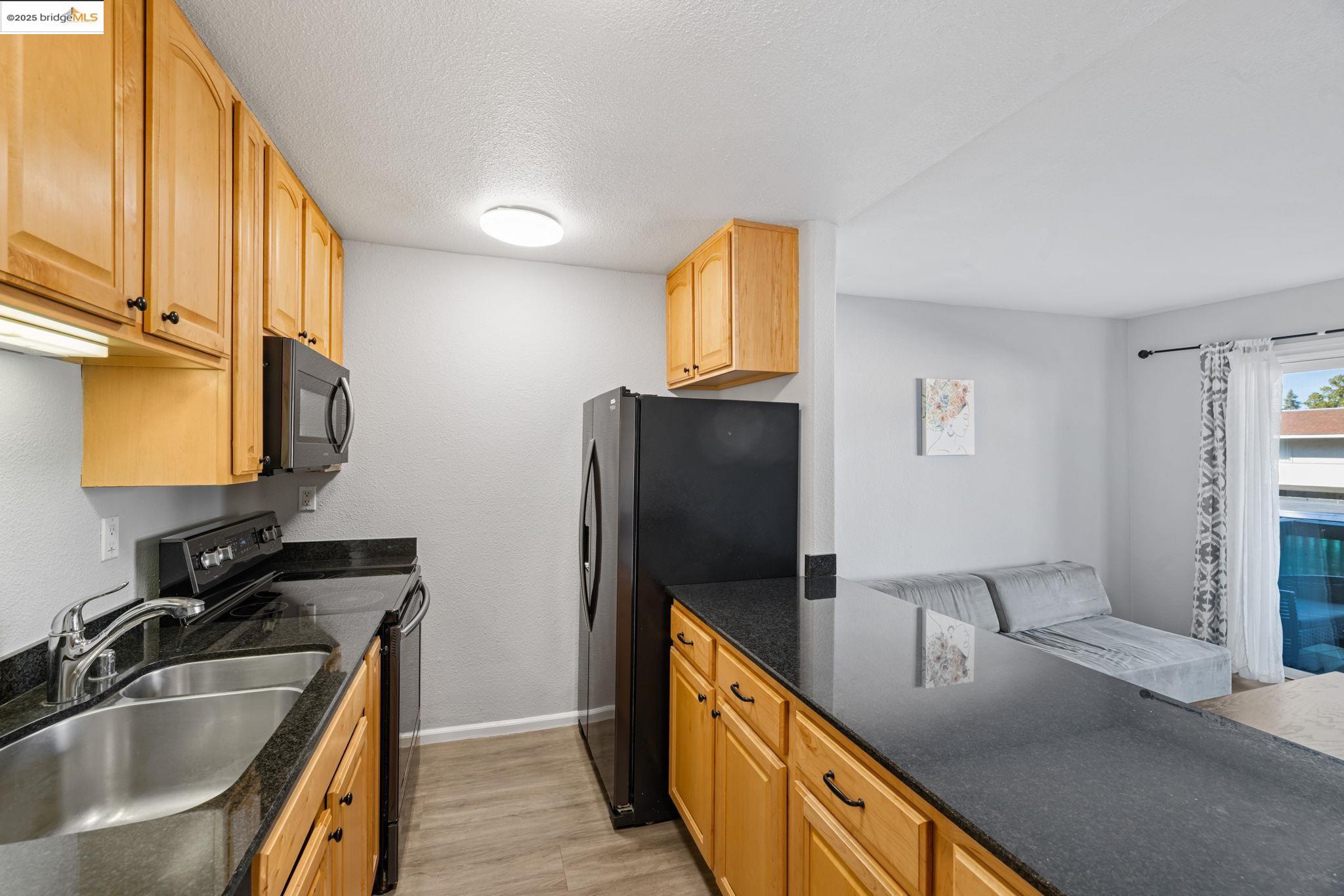 Detail Gallery Image 9 of 39 For 155 Sharene Ln #111,  Walnut Creek,  CA 94596 - 1 Beds | 1 Baths