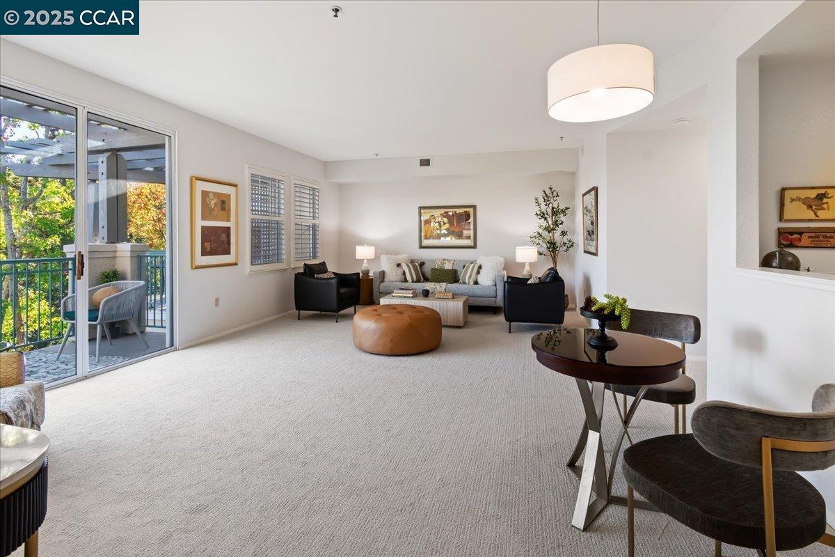 Detail Gallery Image 5 of 26 For 1860 Tice Creek Dr #1416,  Walnut Creek,  CA 94595 - 1 Beds | 1/1 Baths