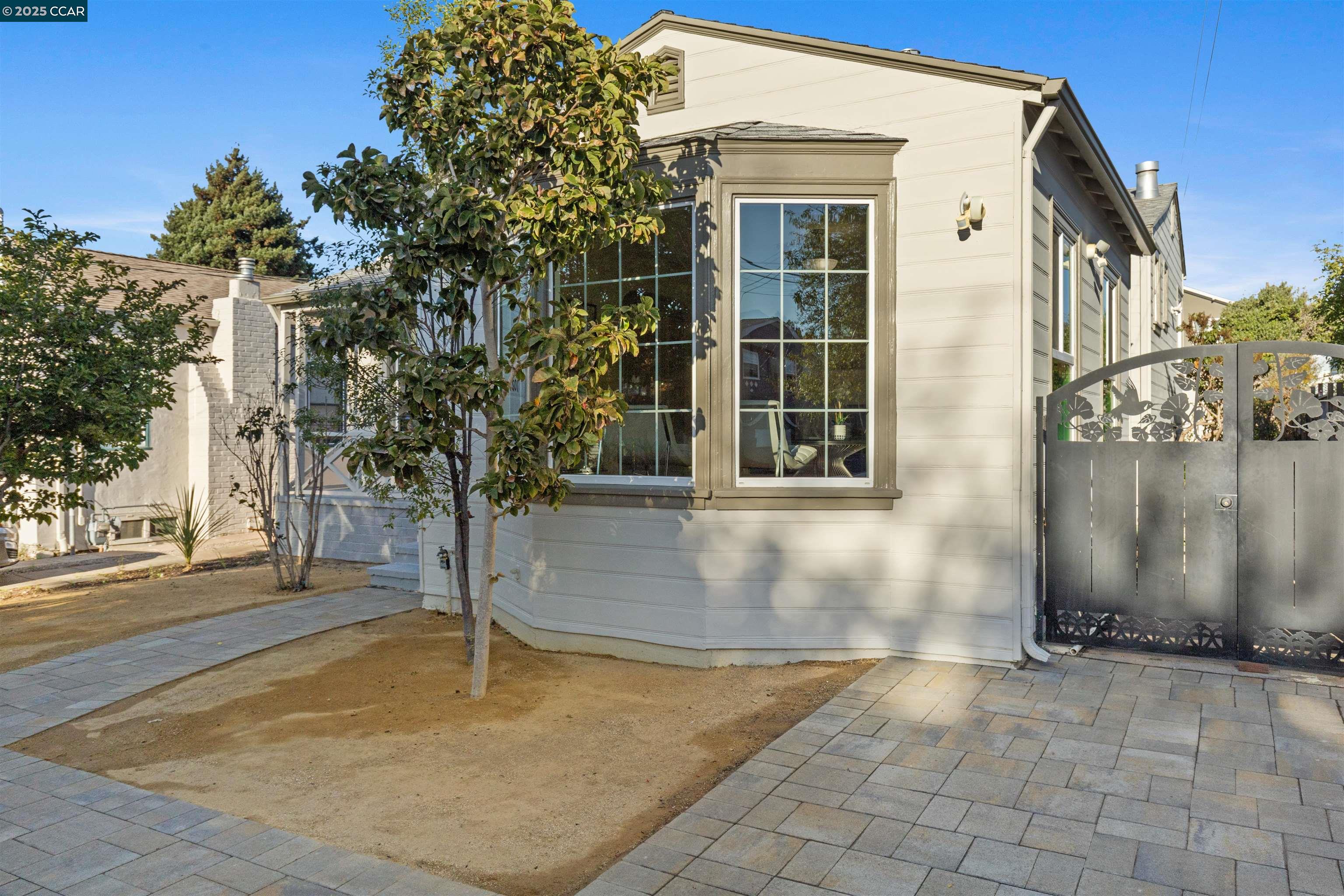 Front Image Thumbnail for CC41115189