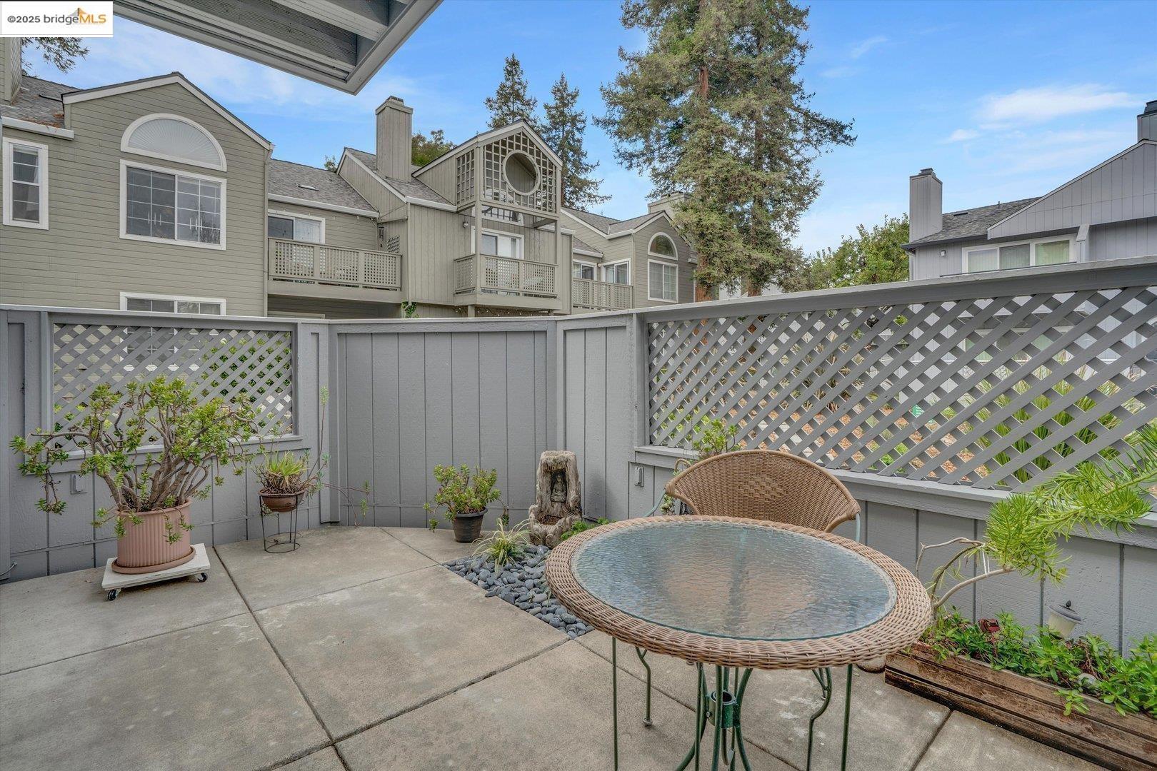 Detail Gallery Image 16 of 34 For 223 Sunspring Ct, Pleasant Hill,  CA 94523 - 3 Beds | 2/1 Baths