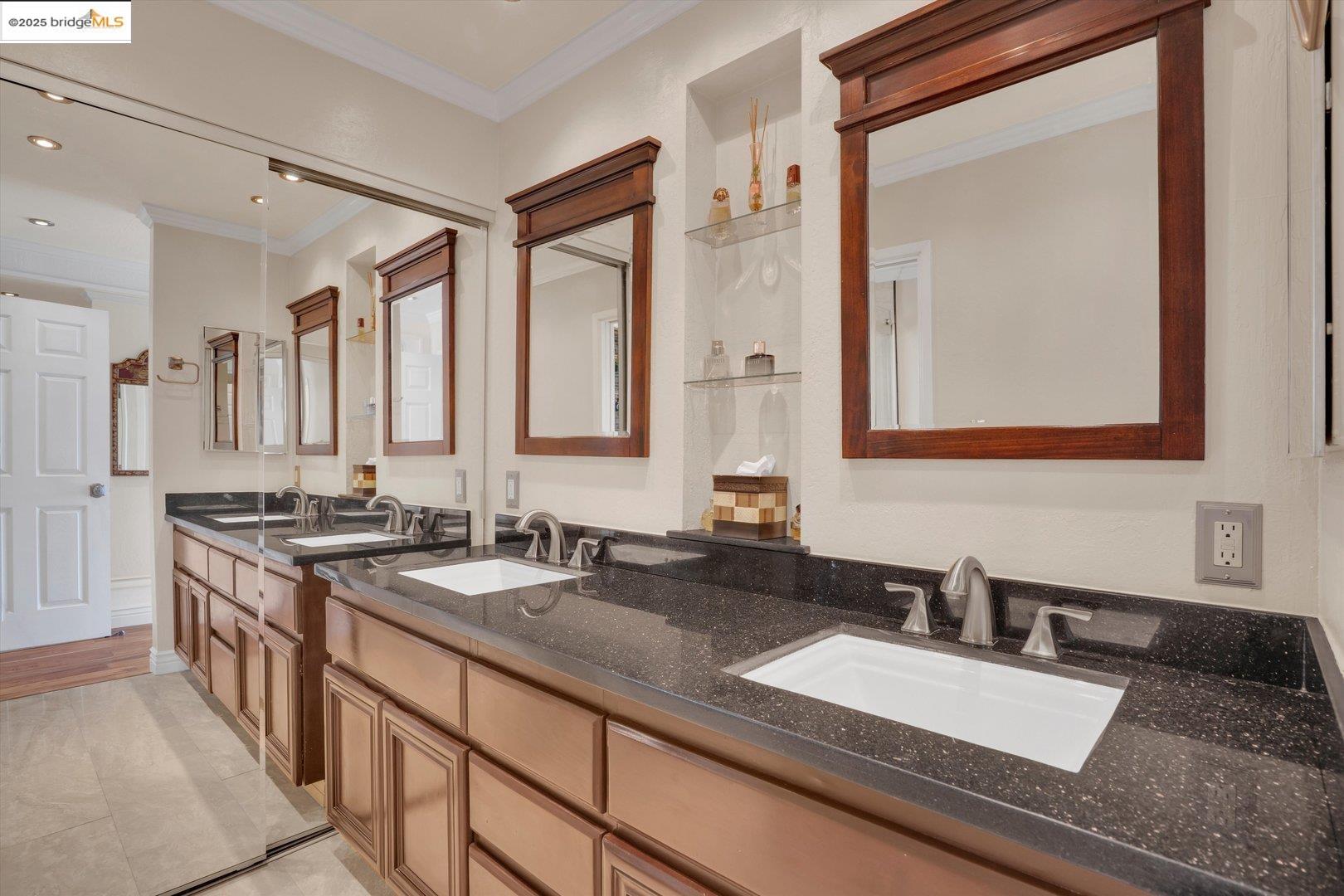 Detail Gallery Image 22 of 34 For 223 Sunspring Ct, Pleasant Hill,  CA 94523 - 3 Beds | 2/1 Baths