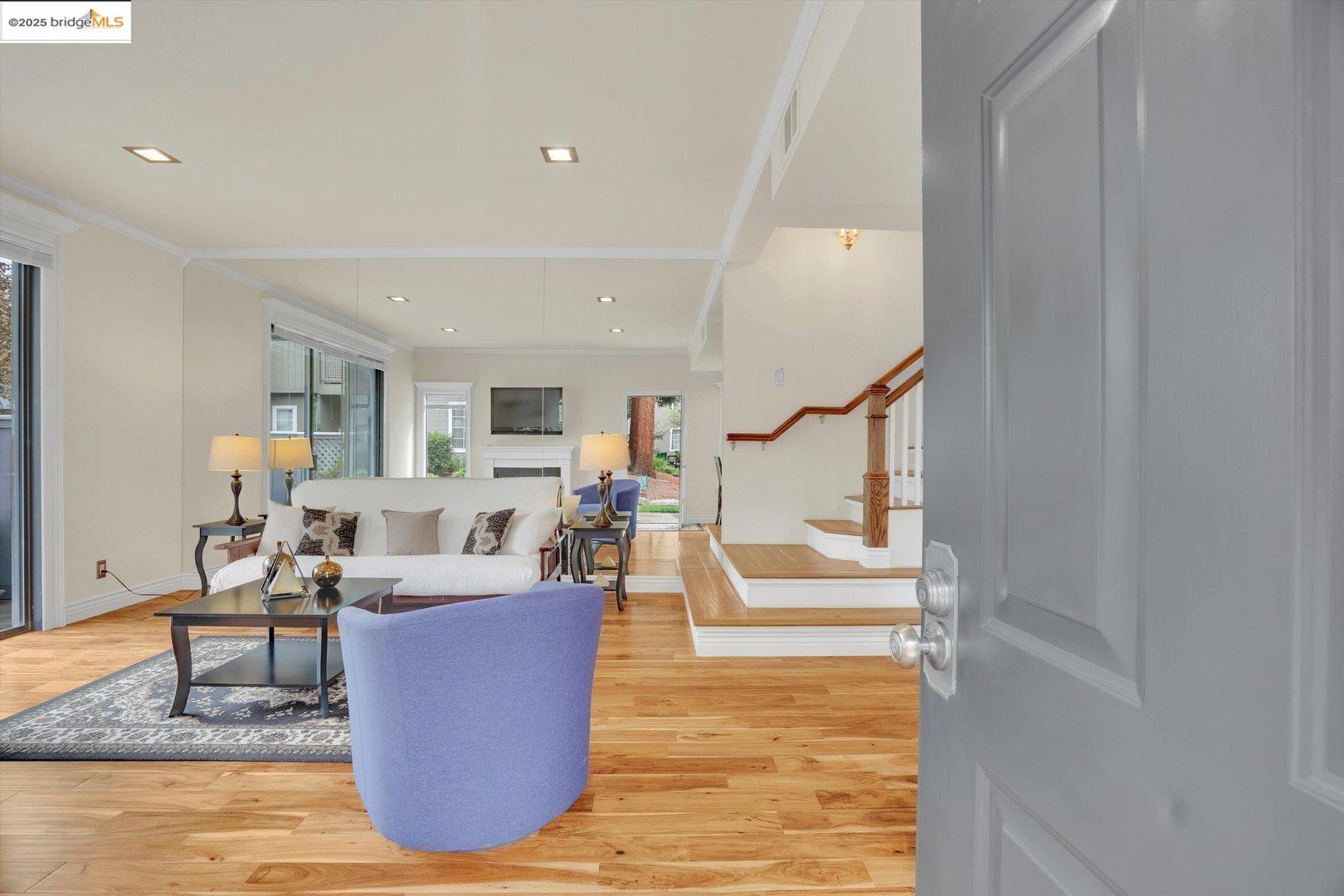 Detail Gallery Image 5 of 34 For 223 Sunspring Ct, Pleasant Hill,  CA 94523 - 3 Beds | 2/1 Baths