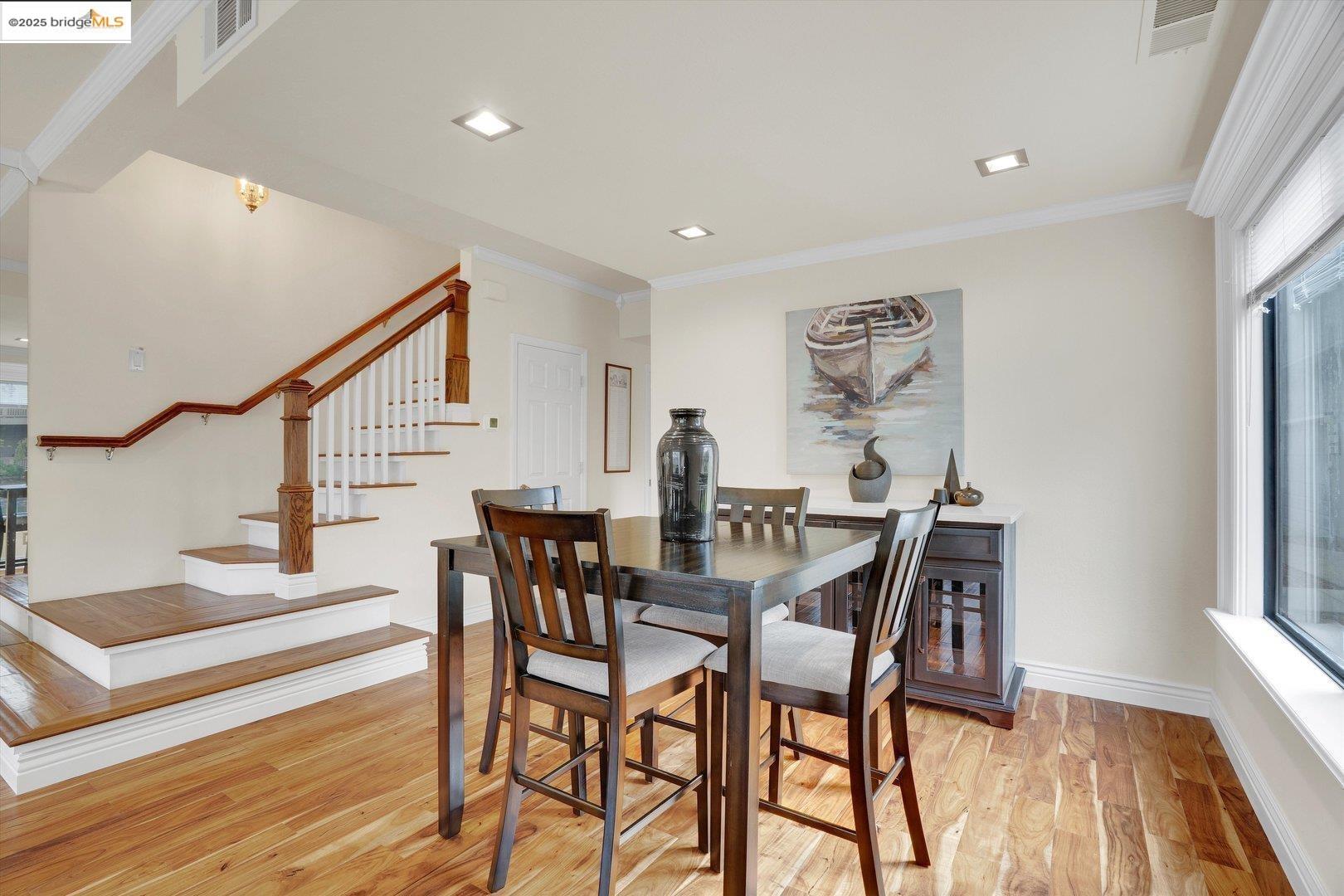 Detail Gallery Image 6 of 34 For 223 Sunspring Ct, Pleasant Hill,  CA 94523 - 3 Beds | 2/1 Baths