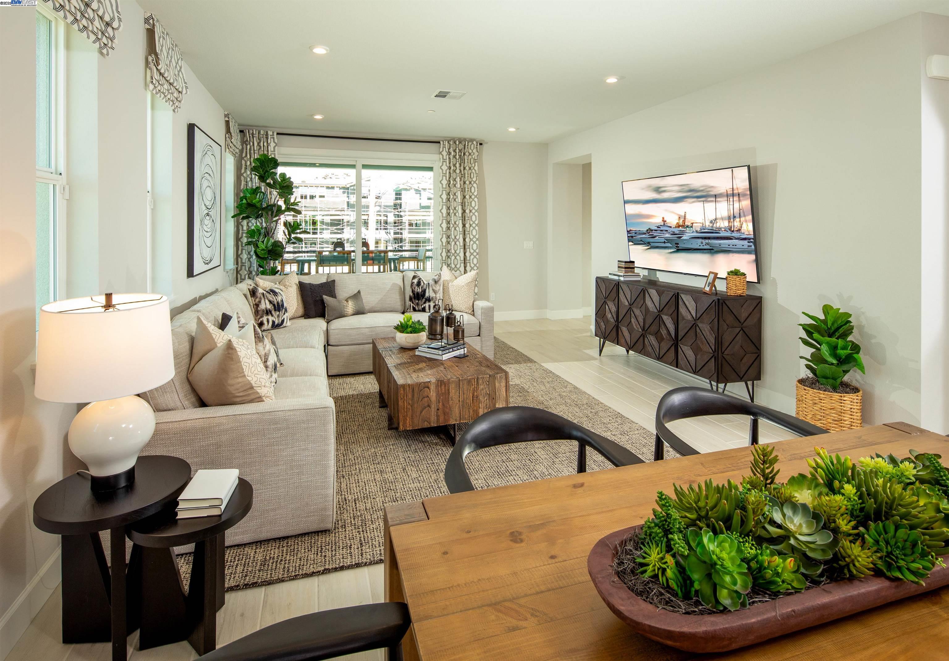 Detail Gallery Image 10 of 17 For 952 Blaise Lane #1001,  Morgan Hill,  CA 95037 - 4 Beds | 3/1 Baths