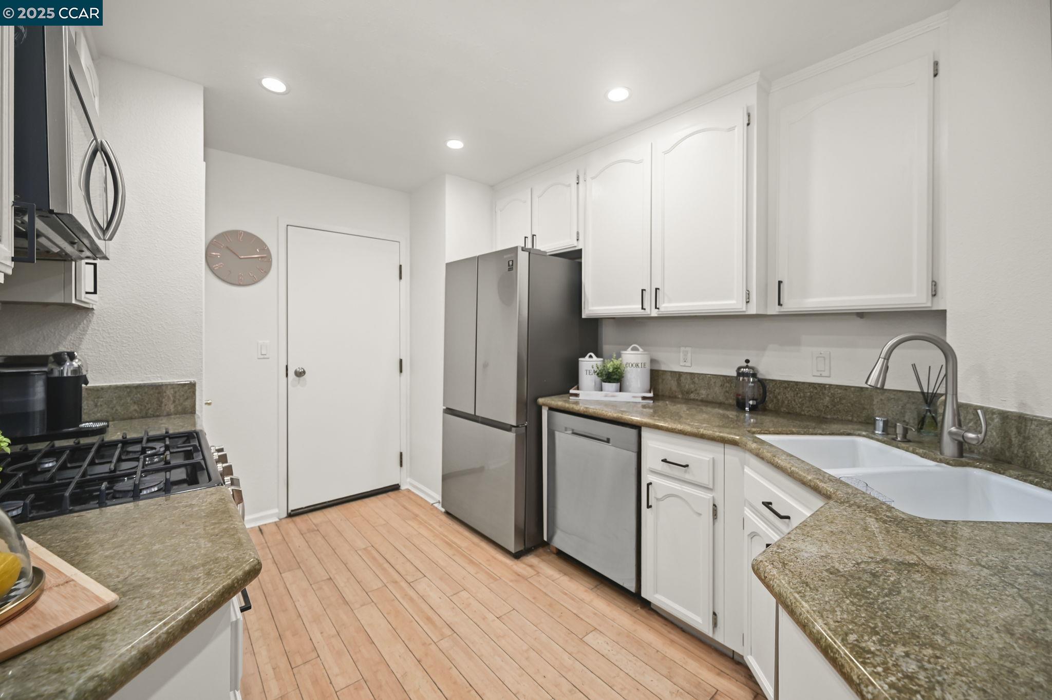 Detail Gallery Image 13 of 33 For 35 Danville Oak Place, Danville,  CA 94526 - 3 Beds | 2/1 Baths