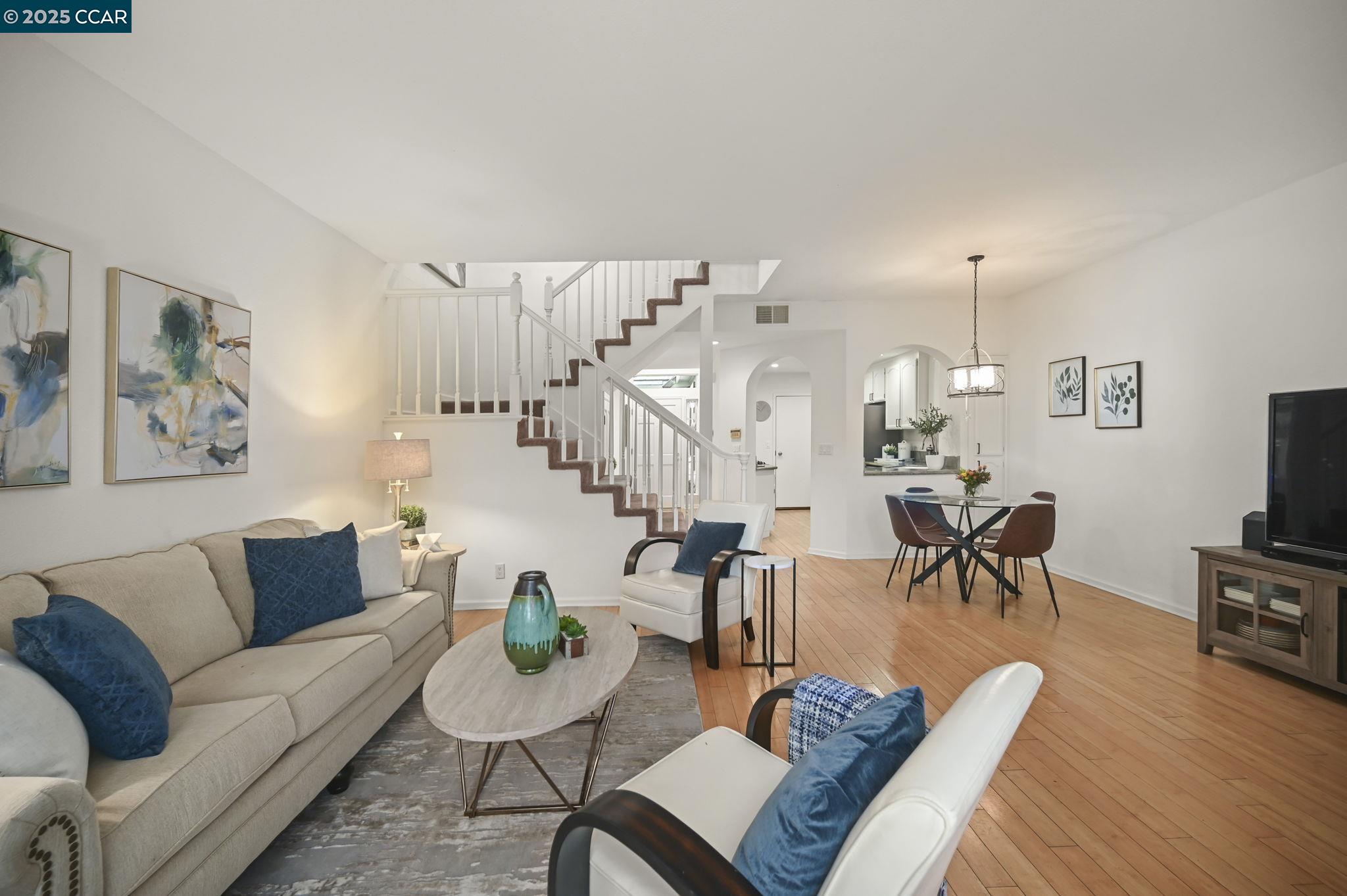 Detail Gallery Image 8 of 33 For 35 Danville Oak Place, Danville,  CA 94526 - 3 Beds | 2/1 Baths