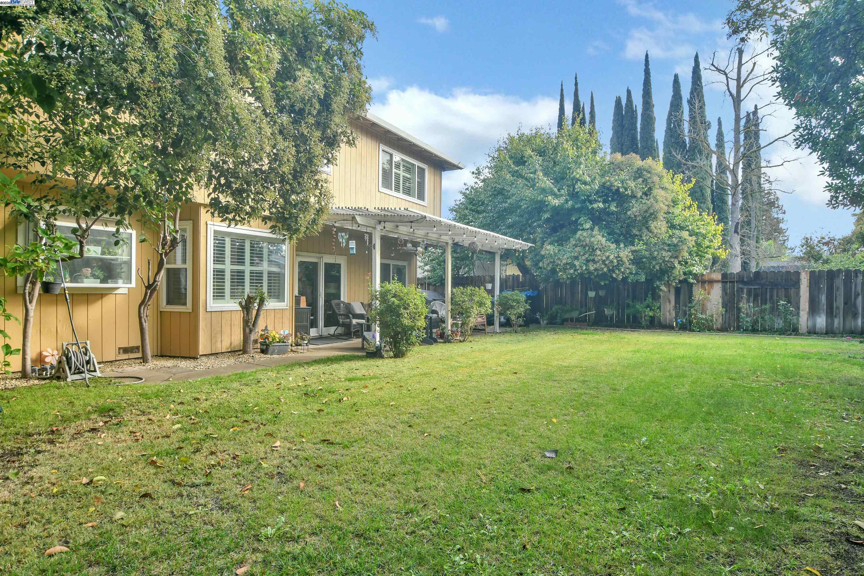 Detail Gallery Image 2 of 29 For 2316 Otto Dr, Stockton,  CA 95209 - 4 Beds | 2/1 Baths