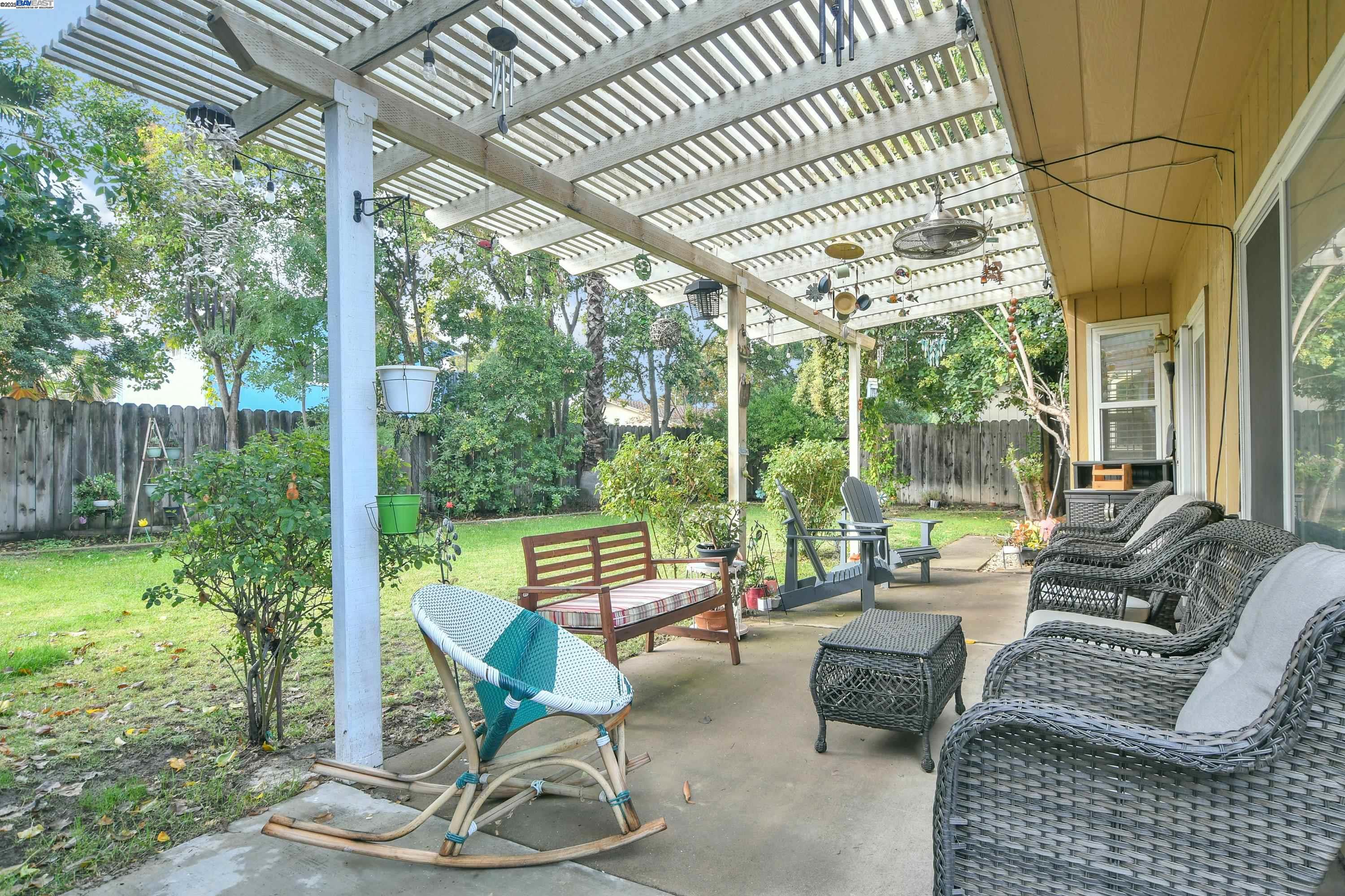 Detail Gallery Image 4 of 29 For 2316 Otto Dr, Stockton,  CA 95209 - 4 Beds | 2/1 Baths