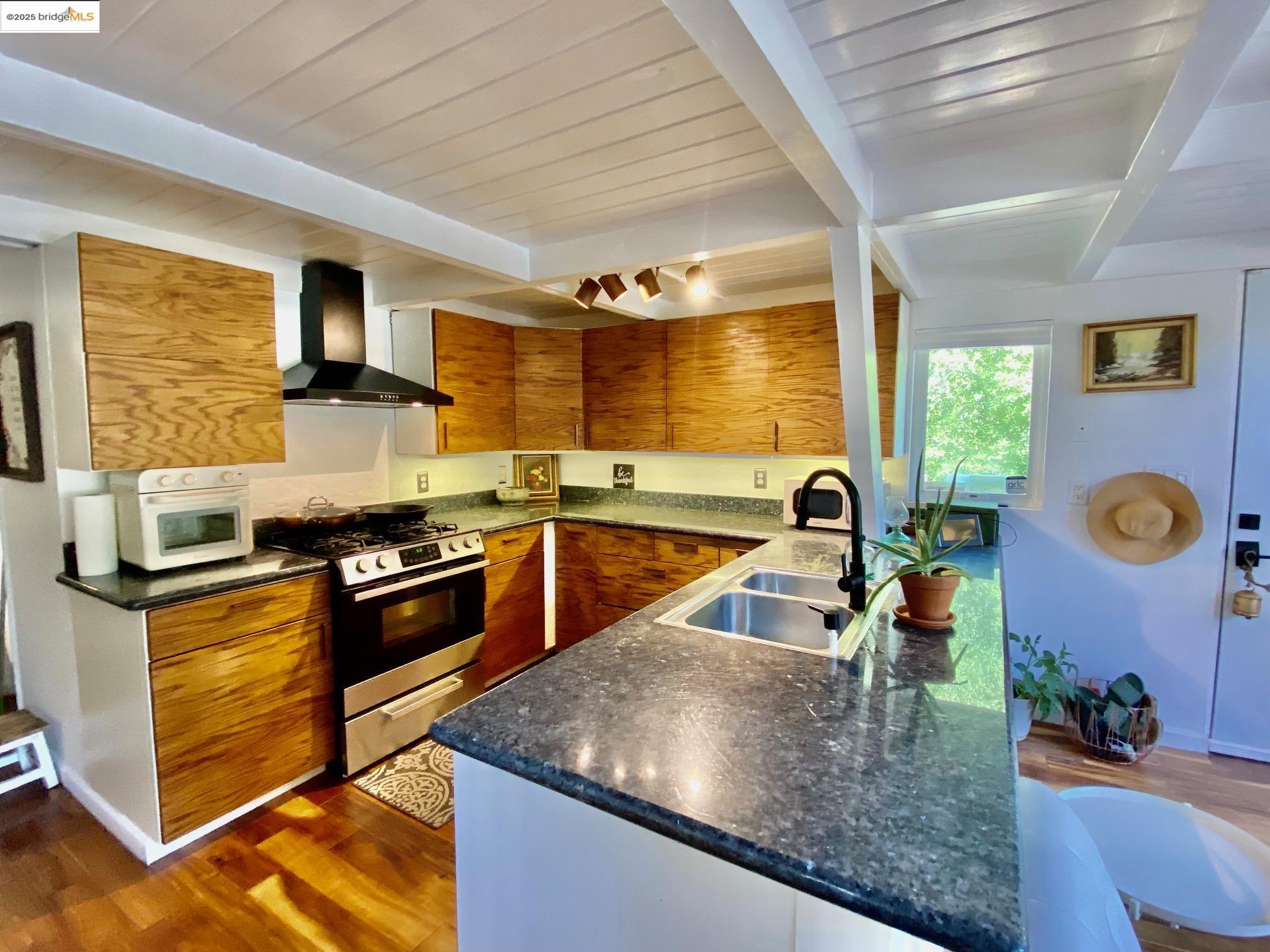 Detail Gallery Image 8 of 60 For 20892 Mckinley Way, Groveland,  CA 95321 - 3 Beds | 2 Baths