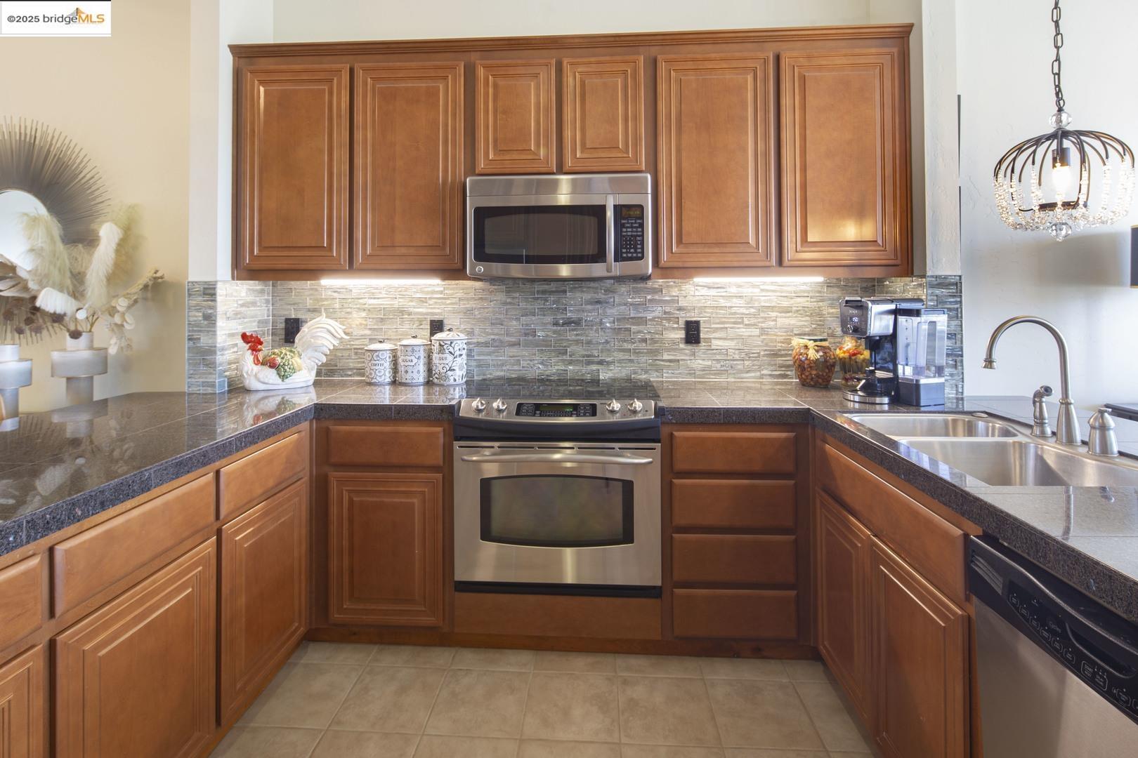 Detail Gallery Image 12 of 42 For 350 Town Square Rd, Copperopolis,  CA 95228 - 2 Beds | 2 Baths