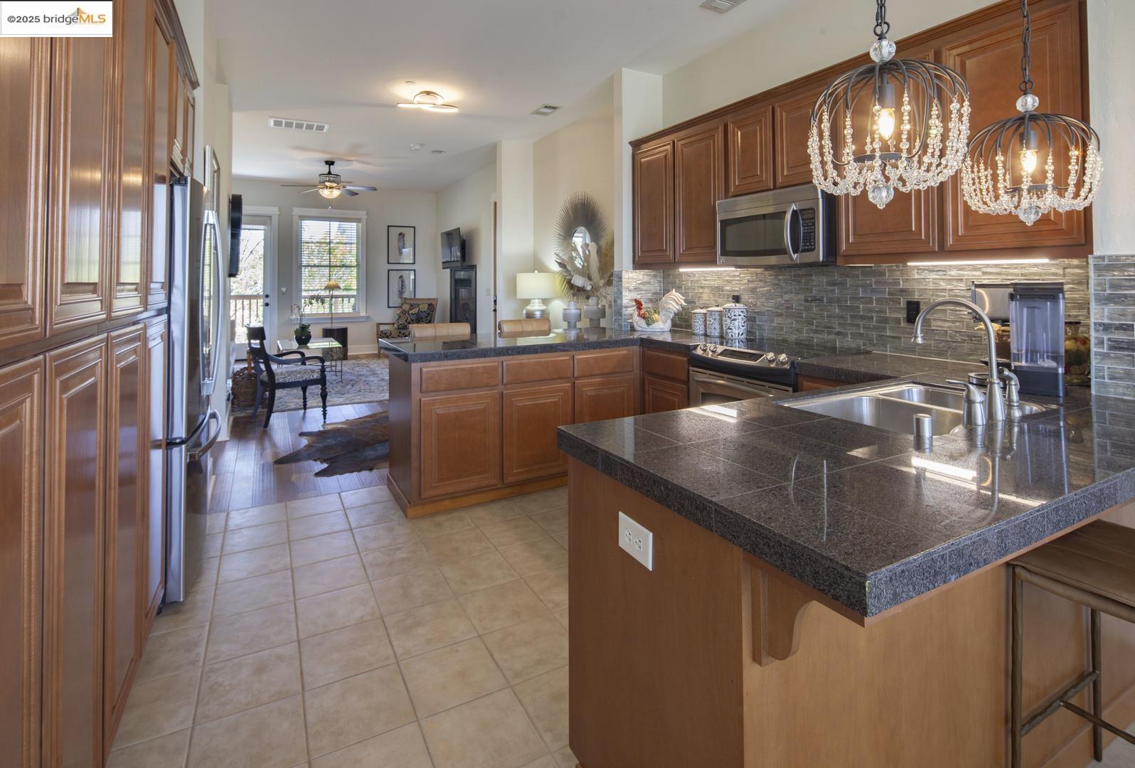 Detail Gallery Image 10 of 42 For 350 Town Square Rd, Copperopolis,  CA 95228 - 2 Beds | 2 Baths