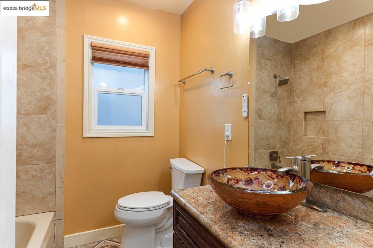 Detail Gallery Image 14 of 18 For 8039 Idlewood St, Oakland,  CA 94605 - 3 Beds | 2 Baths