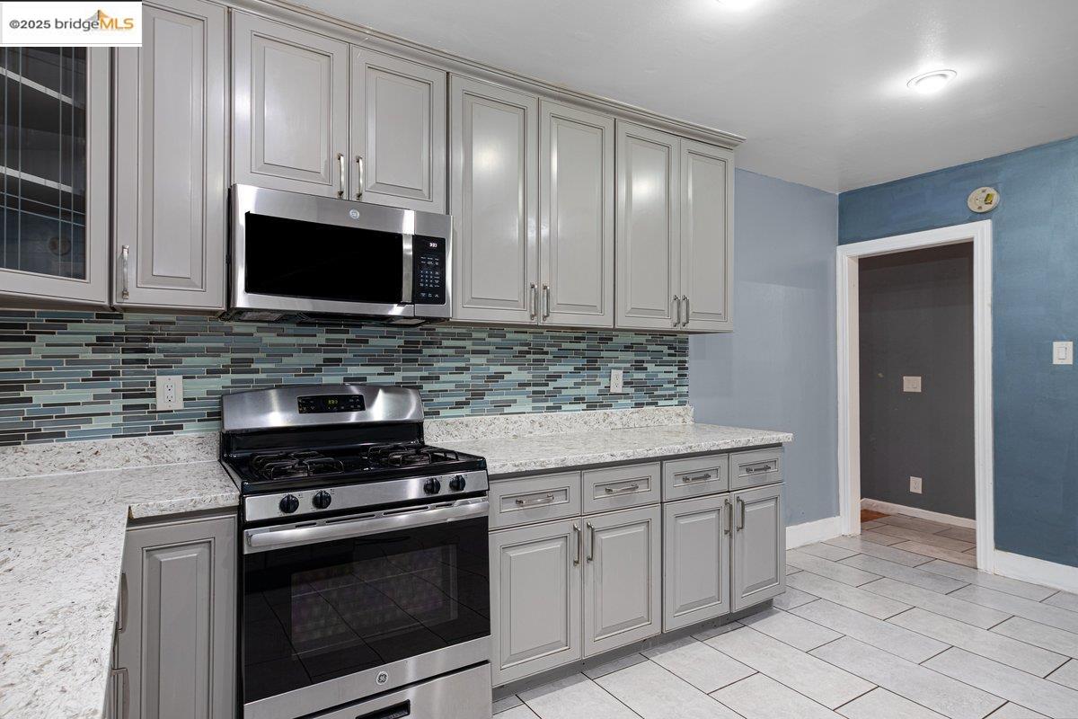 Detail Gallery Image 9 of 18 For 8039 Idlewood St, Oakland,  CA 94605 - 3 Beds | 2 Baths