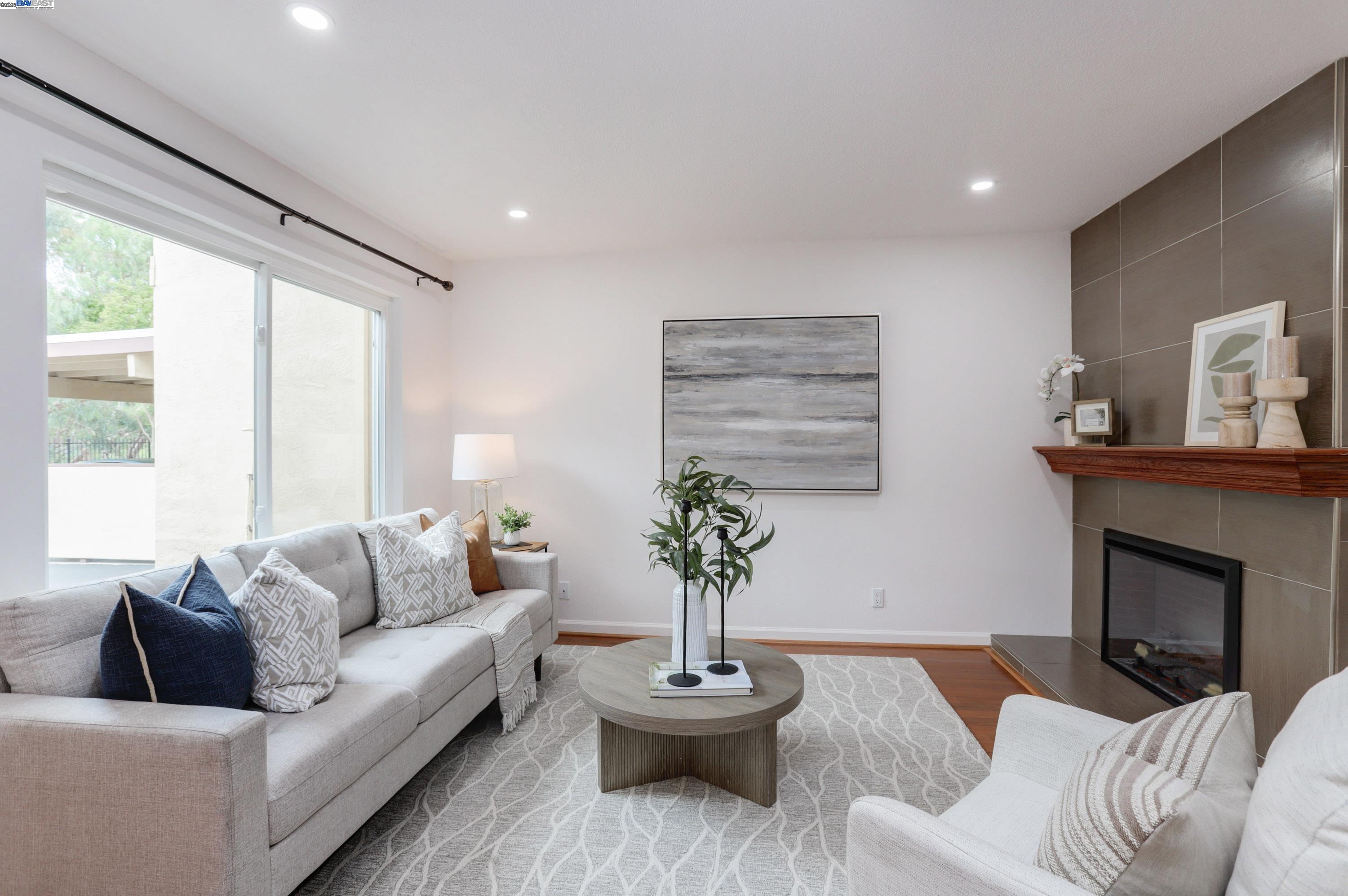 Detail Gallery Image 3 of 11 For 4428 Del Valle Pkwy, Pleasanton,  CA 94566 - 3 Beds | 2/1 Baths