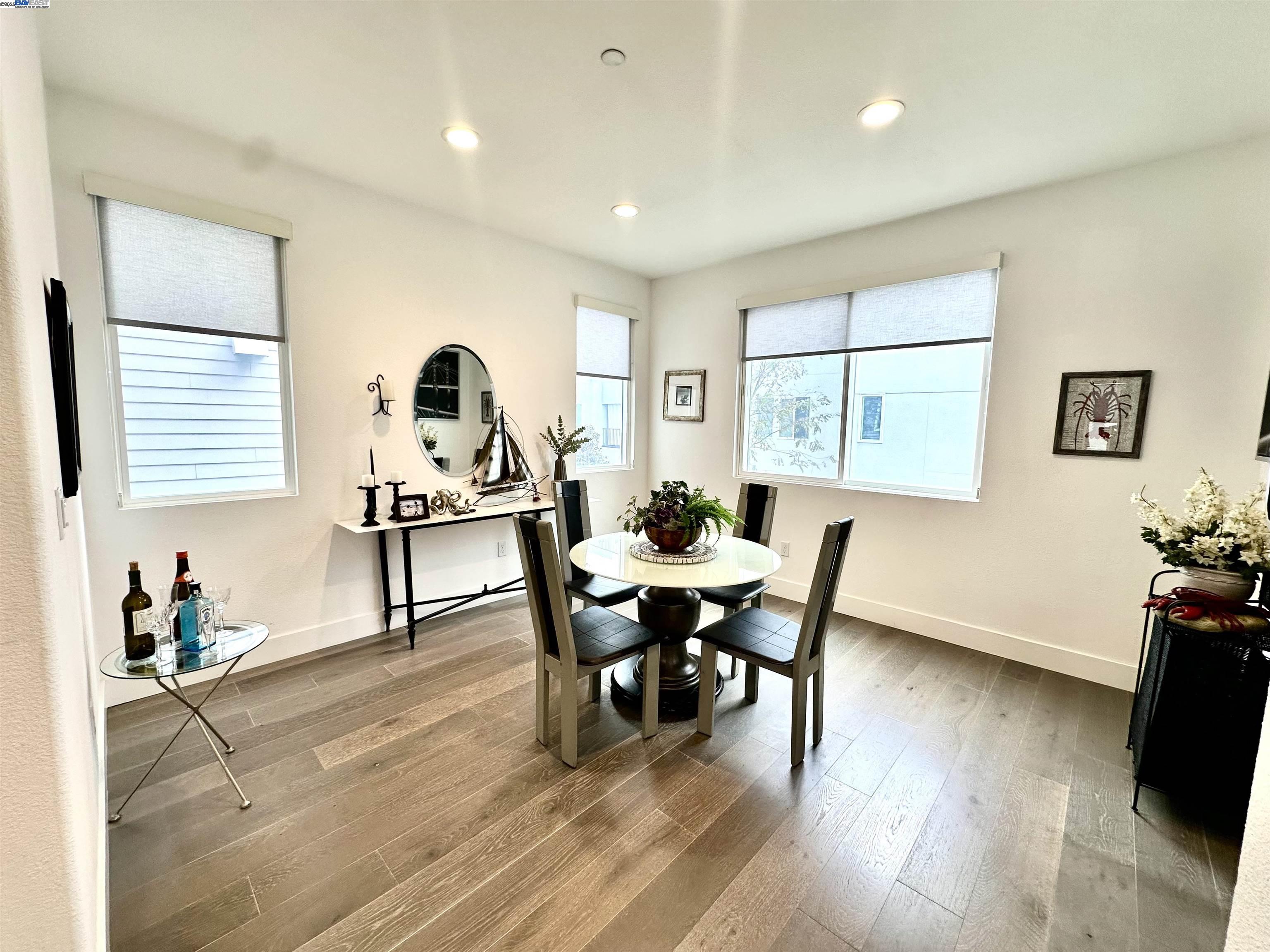 Detail Gallery Image 14 of 39 For 1465 Latitudes Way, Richmond,  CA 94804 - 3 Beds | 3/1 Baths