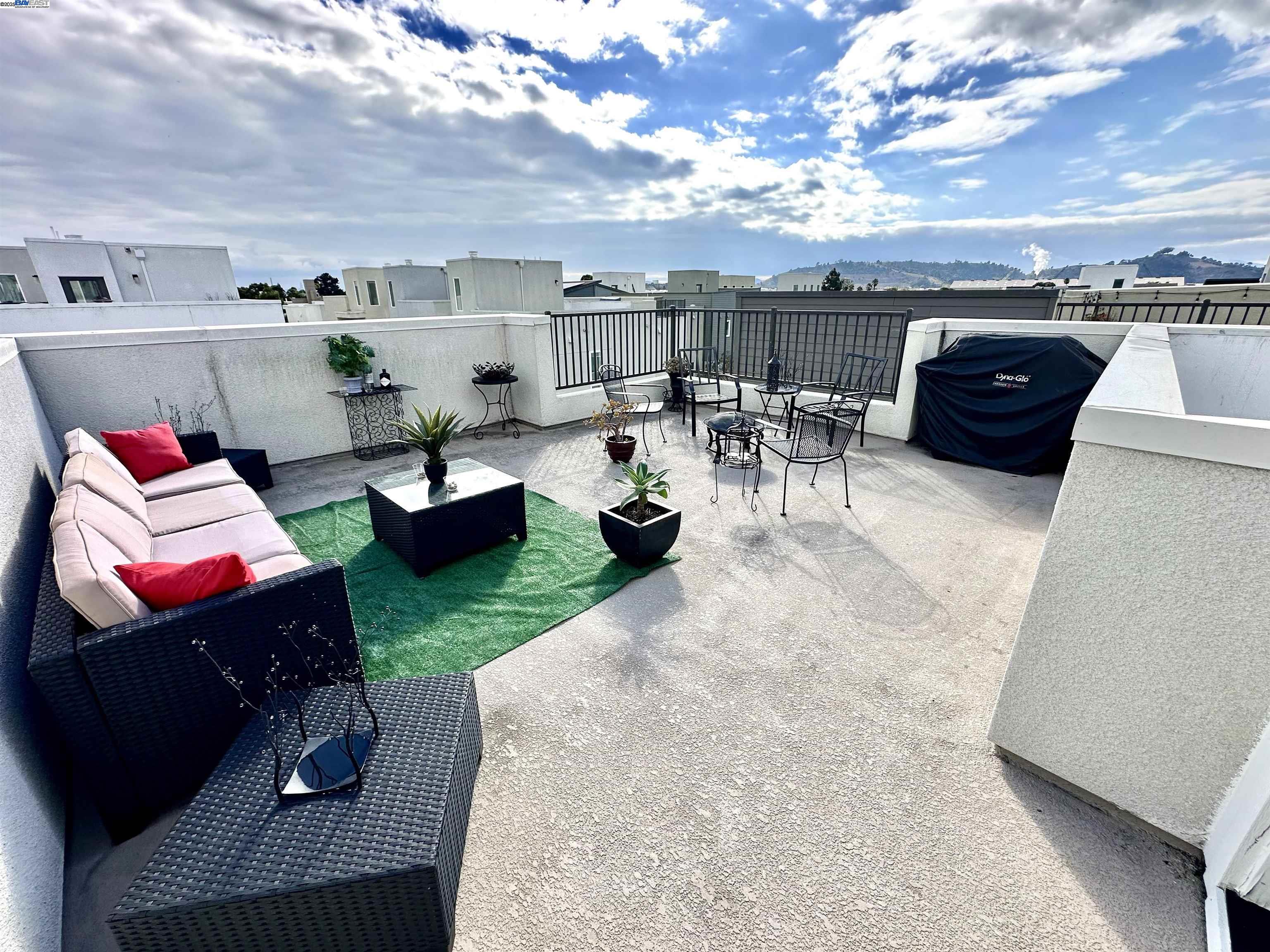 Detail Gallery Image 30 of 39 For 1465 Latitudes Way, Richmond,  CA 94804 - 3 Beds | 3/1 Baths