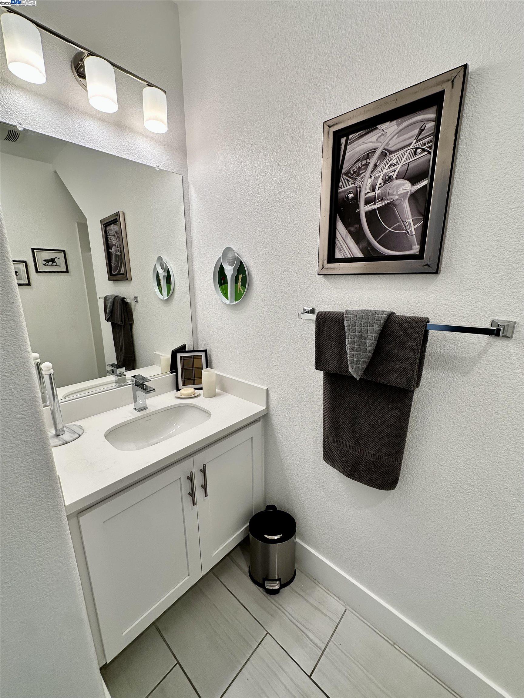 Detail Gallery Image 4 of 39 For 1465 Latitudes Way, Richmond,  CA 94804 - 3 Beds | 3/1 Baths