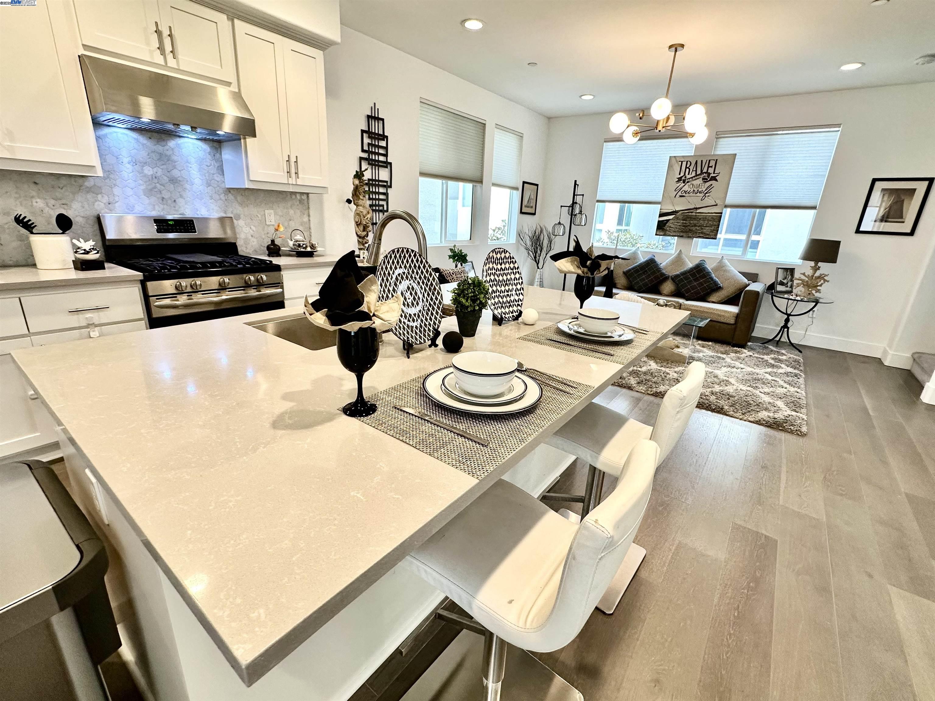 Detail Gallery Image 8 of 39 For 1465 Latitudes Way, Richmond,  CA 94804 - 3 Beds | 3/1 Baths