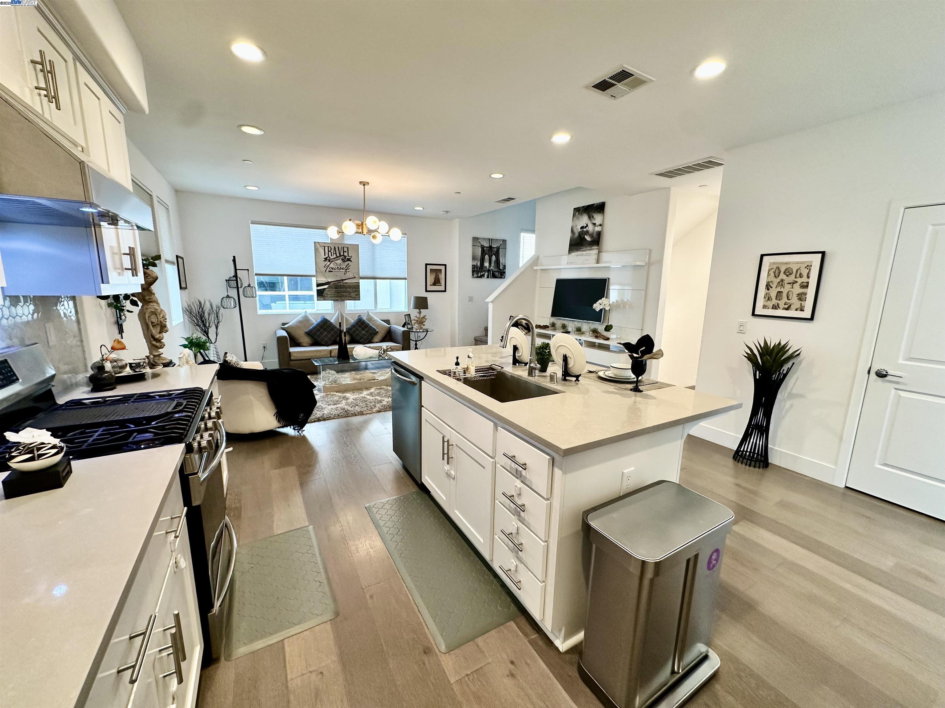 Detail Gallery Image 9 of 39 For 1465 Latitudes Way, Richmond,  CA 94804 - 3 Beds | 3/1 Baths