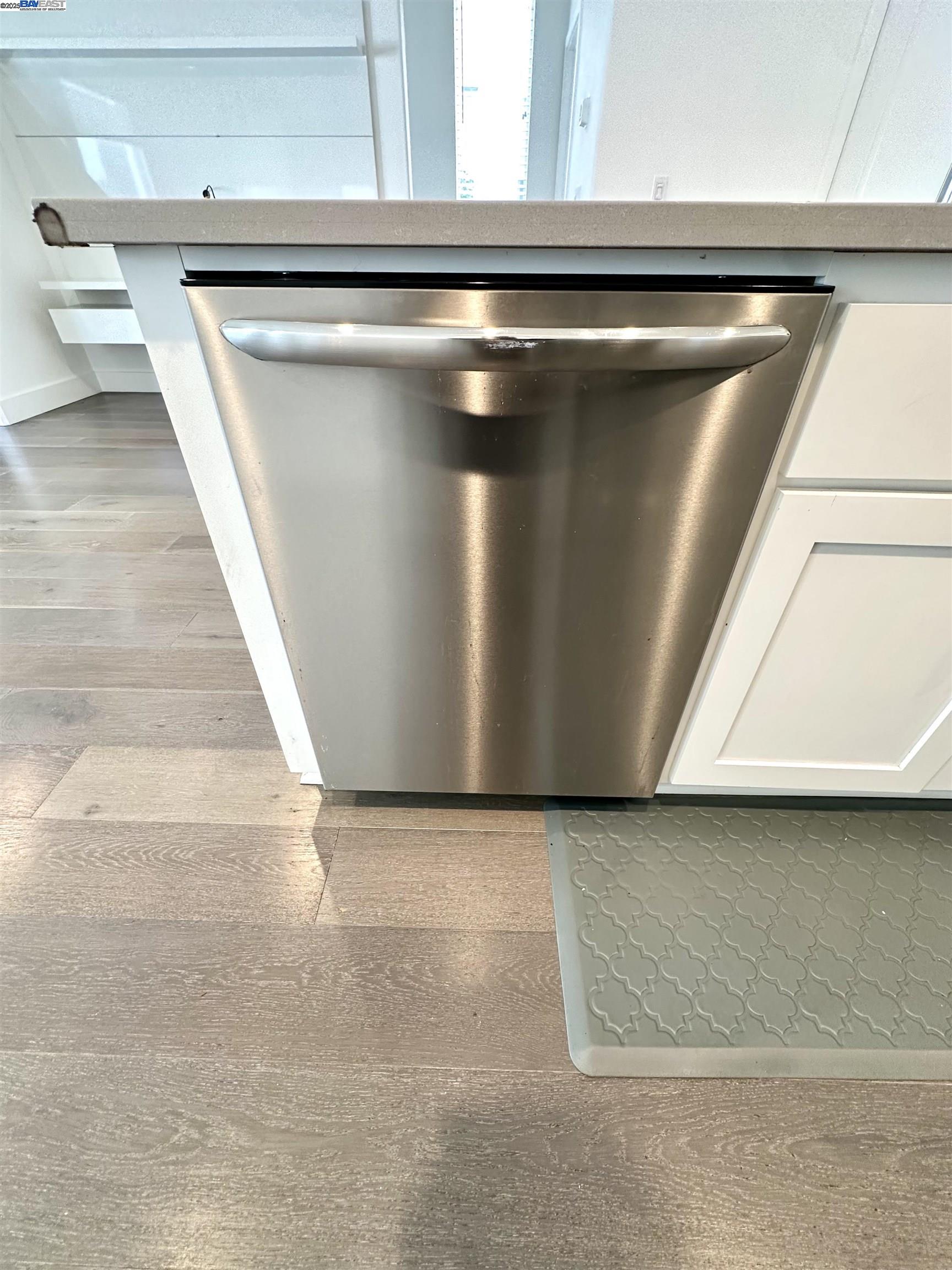 Detail Gallery Image 10 of 39 For 1465 Latitudes Way, Richmond,  CA 94804 - 3 Beds | 3/1 Baths