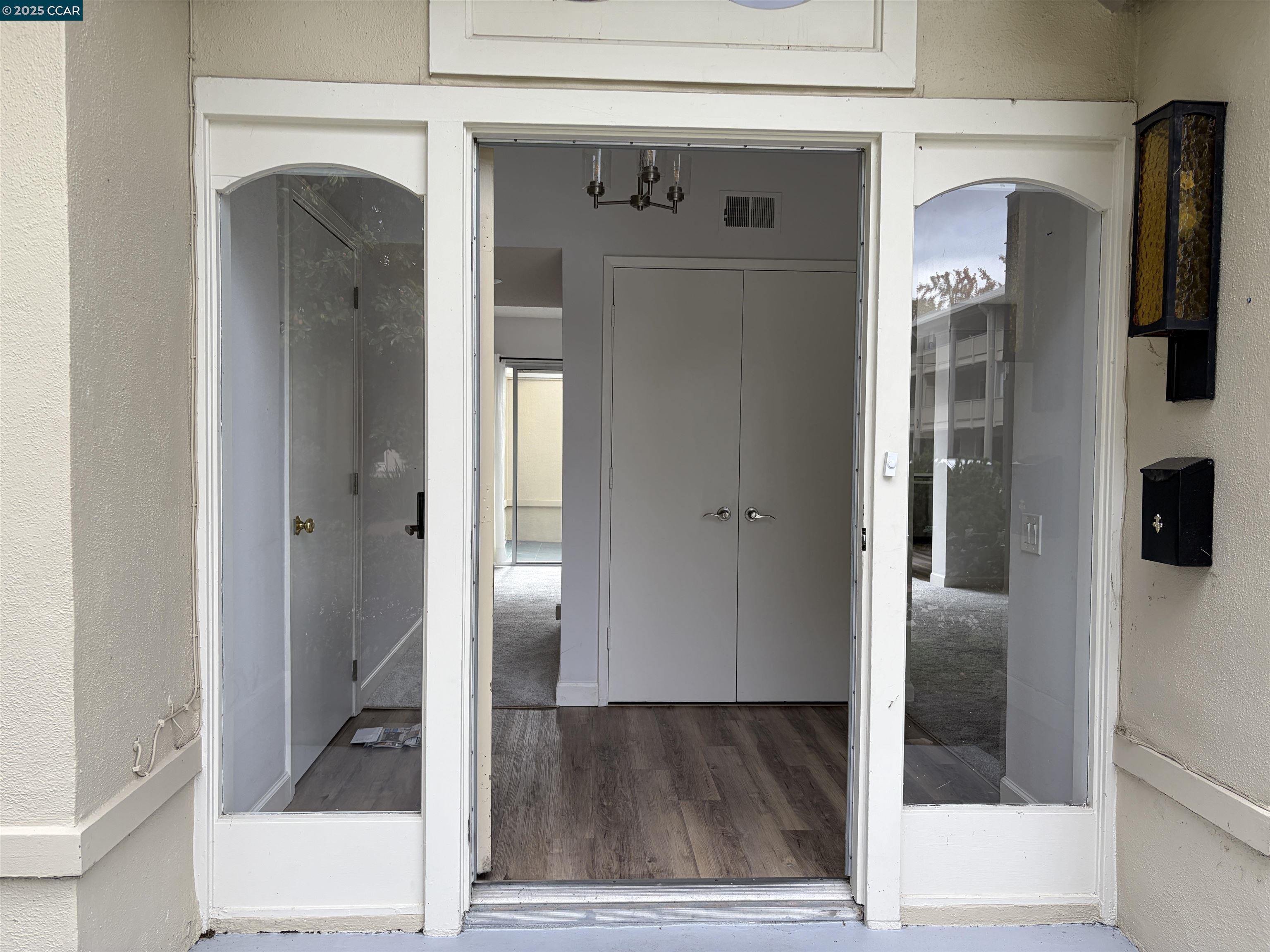 Detail Gallery Image 3 of 21 For 2017 Pine Knoll Dr #4,  Walnut Creek,  CA 94595 - 2 Beds | 1 Baths