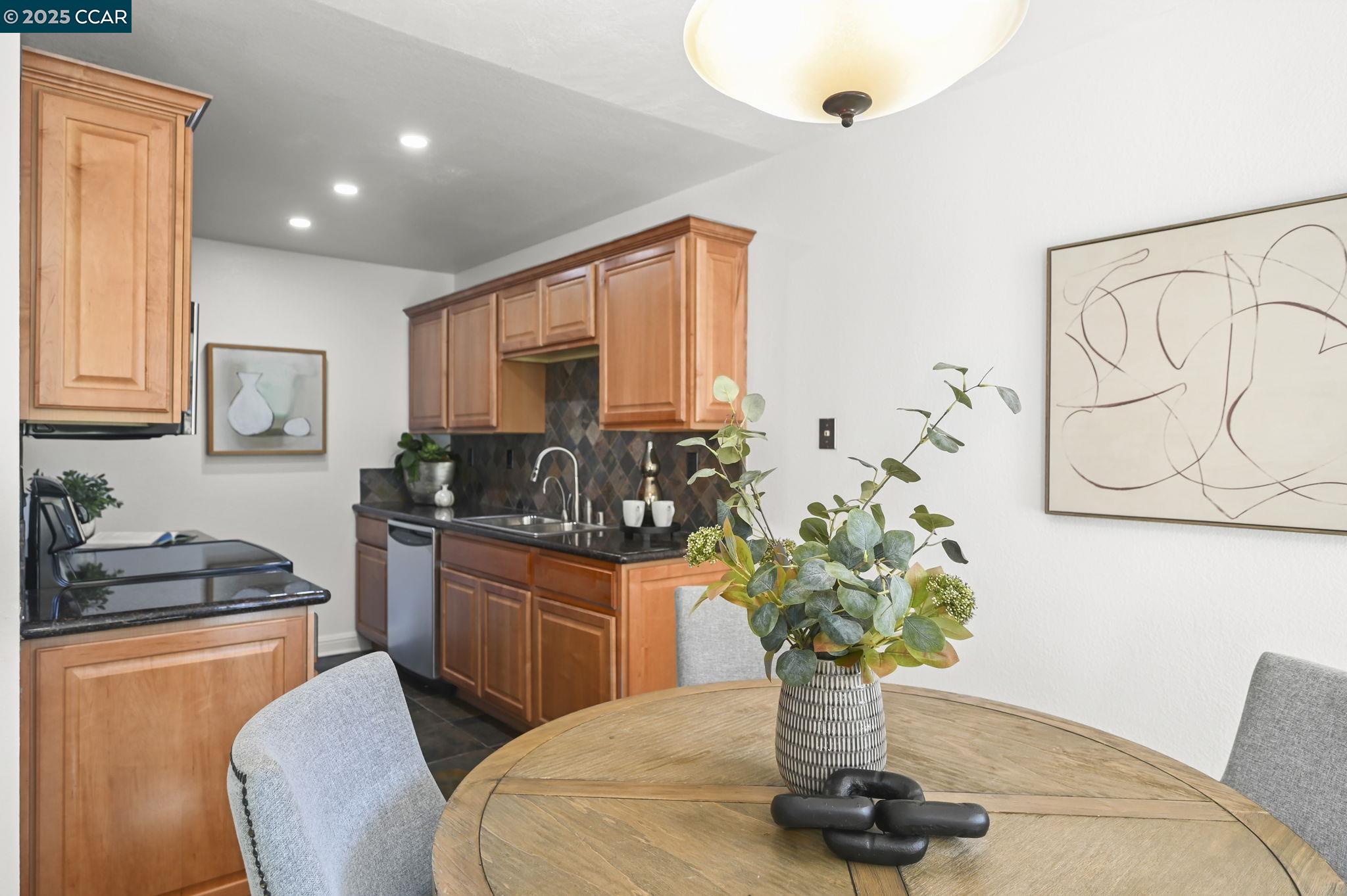 Detail Gallery Image 14 of 35 For 3080 Fostoria Cir, Danville,  CA 94526 - 3 Beds | 2 Baths