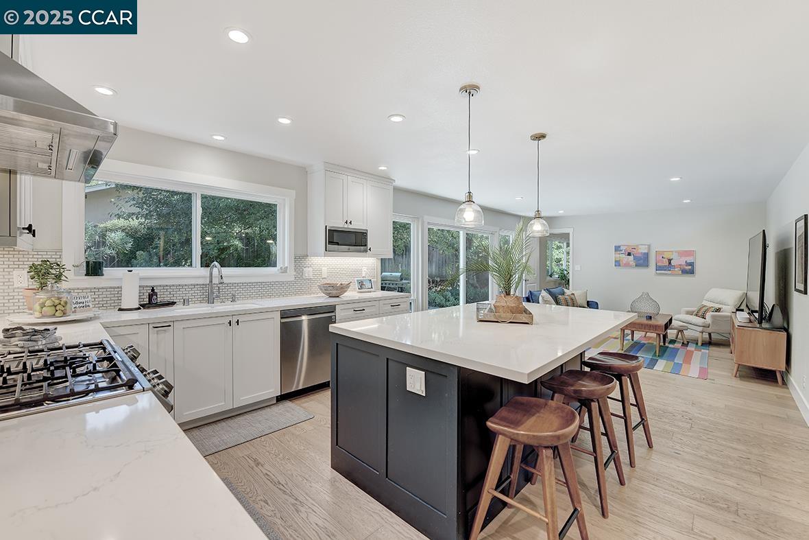 Detail Gallery Image 17 of 53 For 235 Appalachian Dr, Martinez,  CA 94553 - 5 Beds | 2/1 Baths