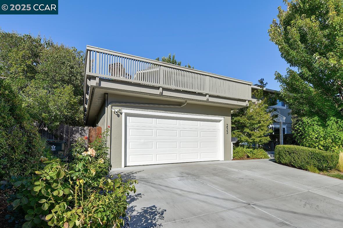 Detail Gallery Image 3 of 53 For 235 Appalachian Dr, Martinez,  CA 94553 - 5 Beds | 2/1 Baths