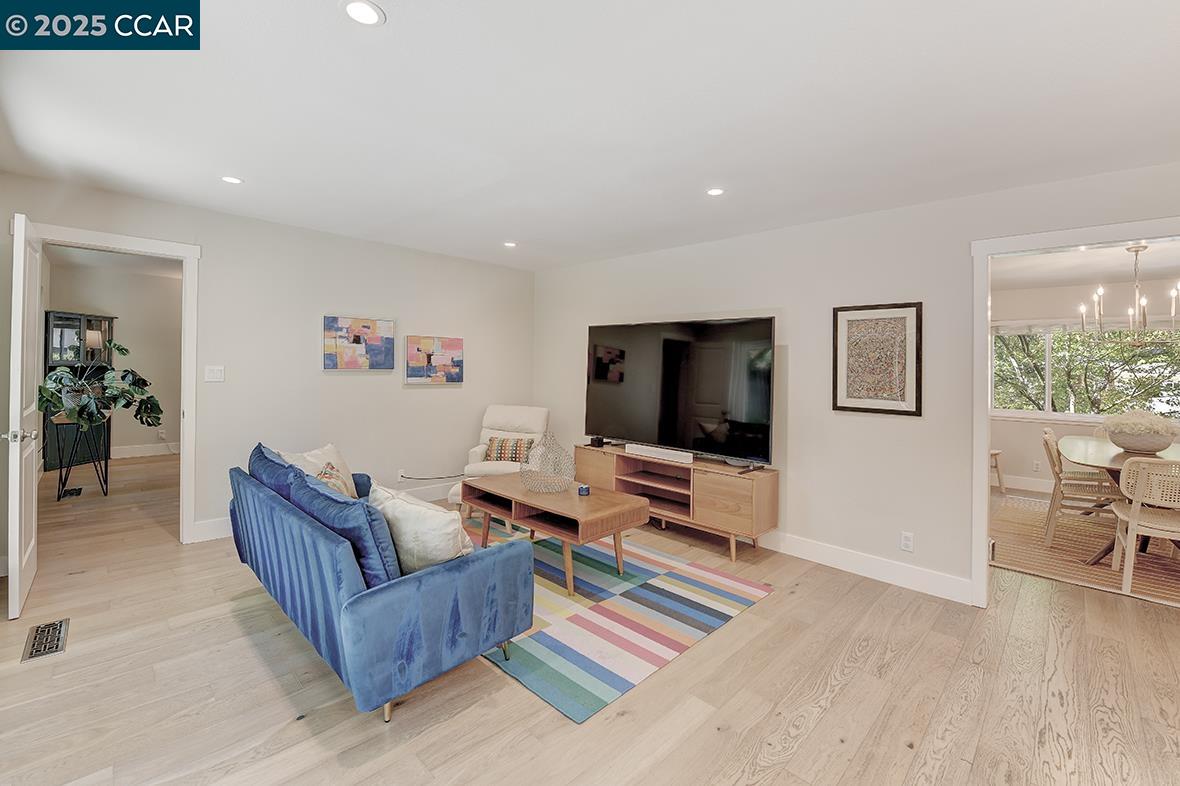 Detail Gallery Image 24 of 53 For 235 Appalachian Dr, Martinez,  CA 94553 - 5 Beds | 2/1 Baths