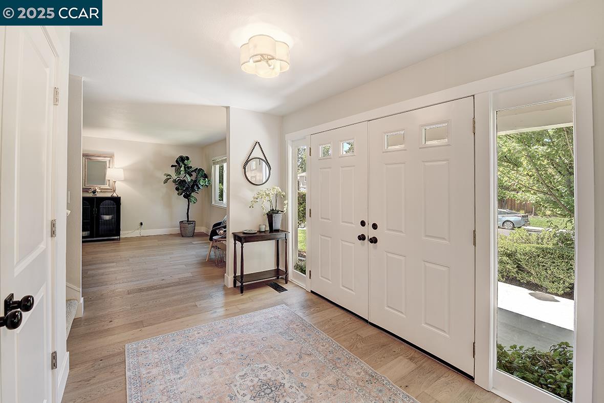 Detail Gallery Image 4 of 53 For 235 Appalachian Dr, Martinez,  CA 94553 - 5 Beds | 2/1 Baths