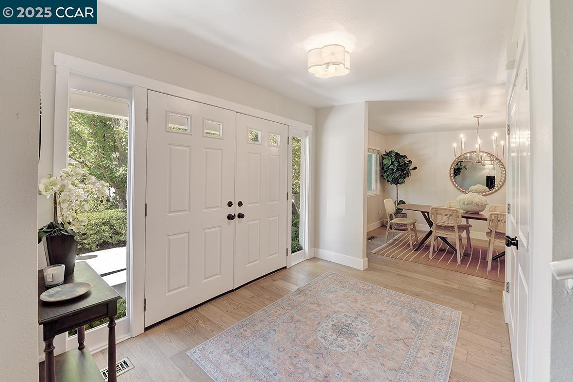 Detail Gallery Image 5 of 53 For 235 Appalachian Dr, Martinez,  CA 94553 - 5 Beds | 2/1 Baths